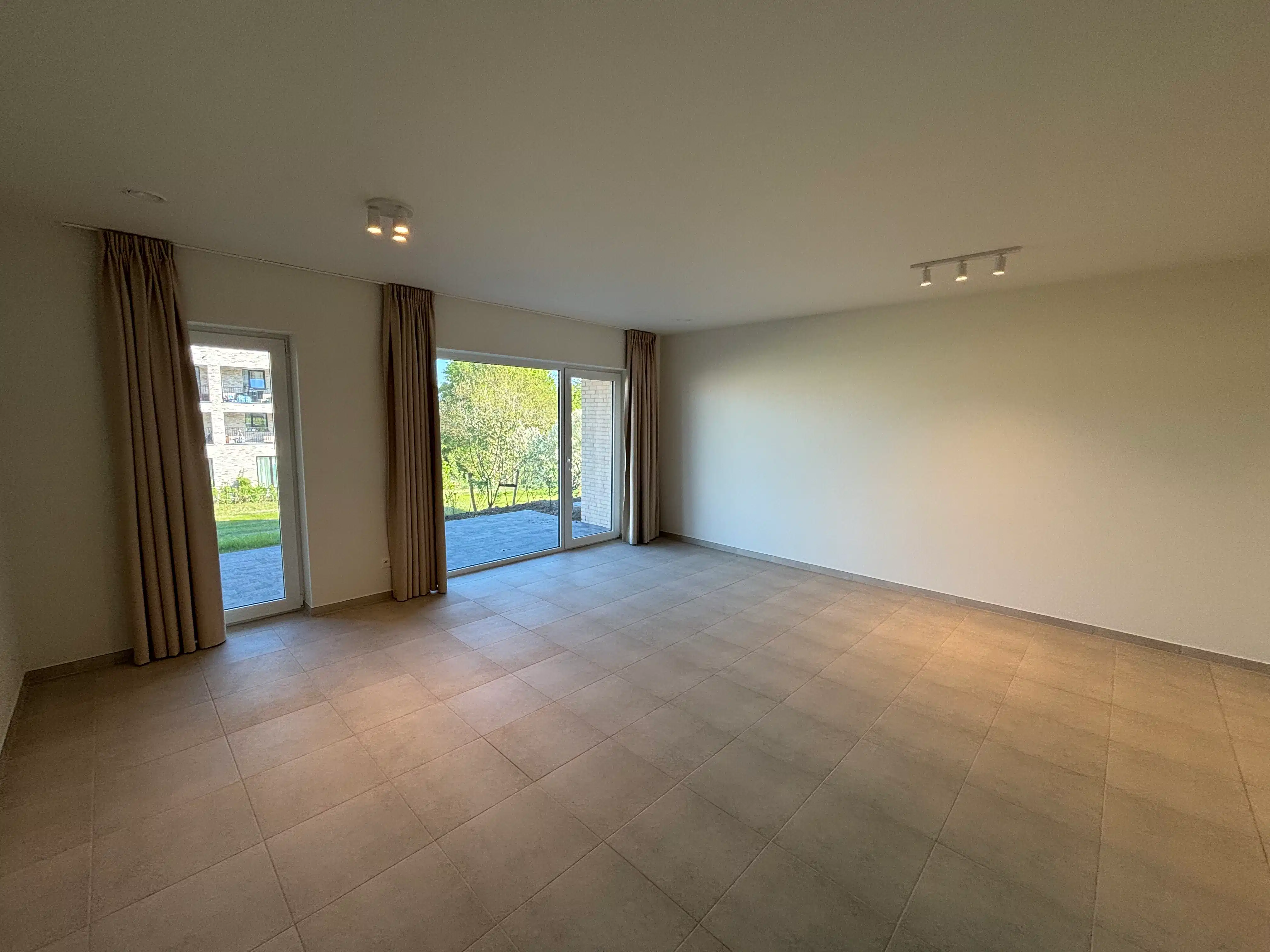 1-slaapkamer appartement met terras en parking foto 4