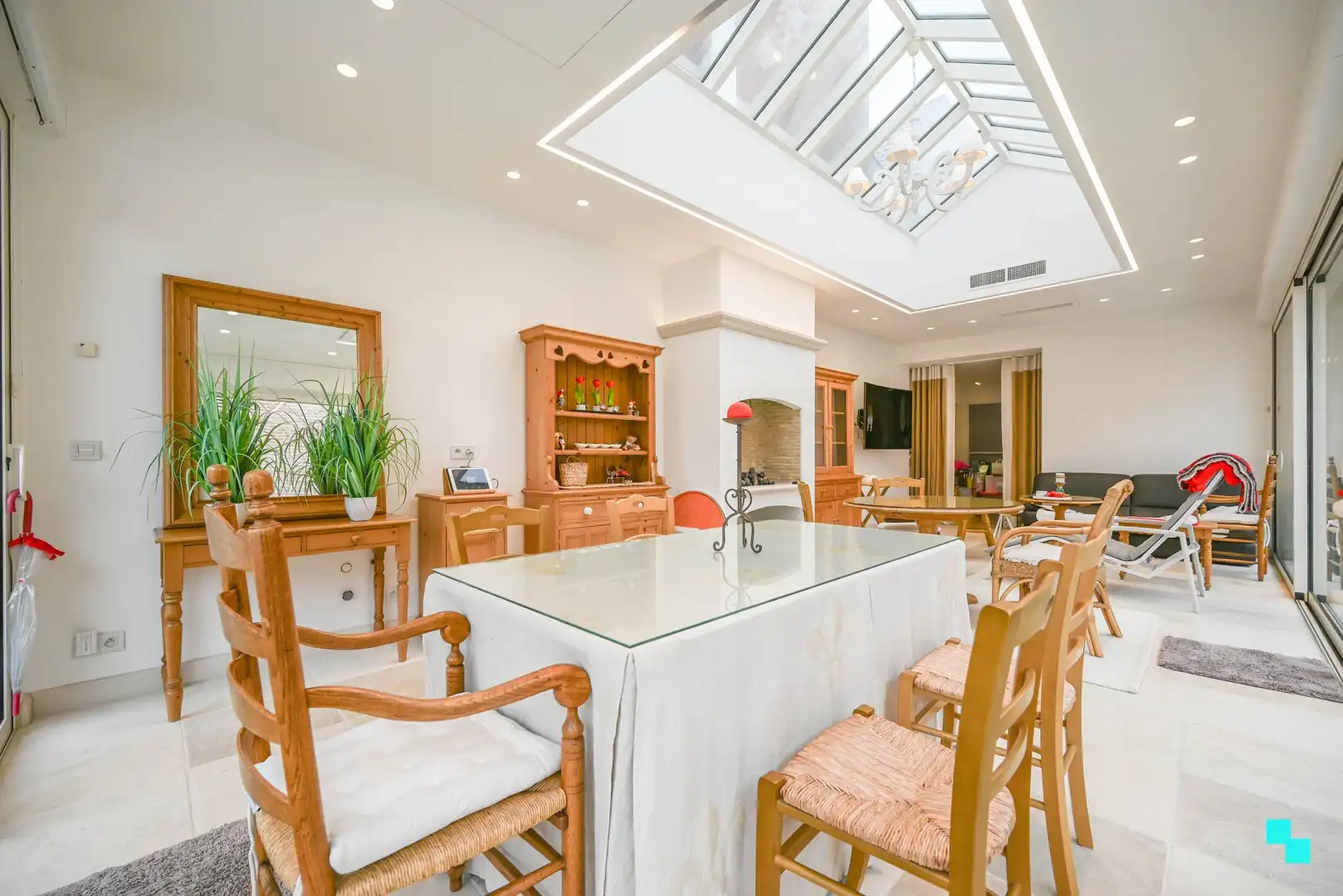 Uiterst centraal gelegen handelszaak met bijhorende opbergruimte foto 19