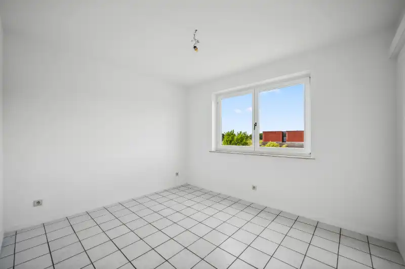 Ruim appartement op de 2 de verdieping foto 8