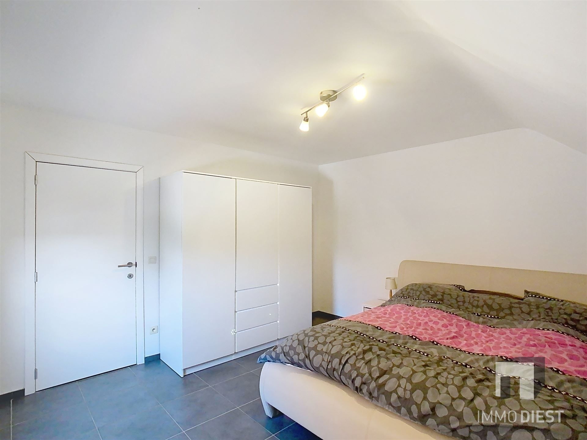 Ruim en energiezuinig duplexappartement (100 m²) met zonnig terras in Schaffen foto 9