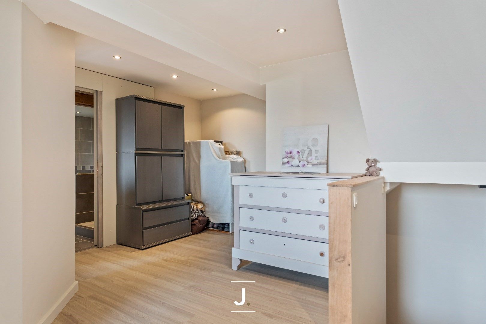 Instapklare en totaal gerenoveerde woning in Sint-Denijs foto 18