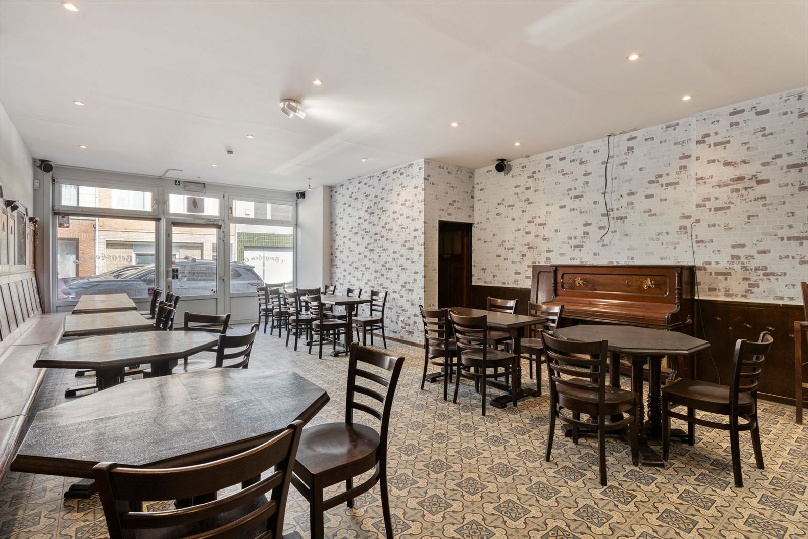 Instapklare horecazaak met tal van mogelijkheden op een centrale locatie! foto 5