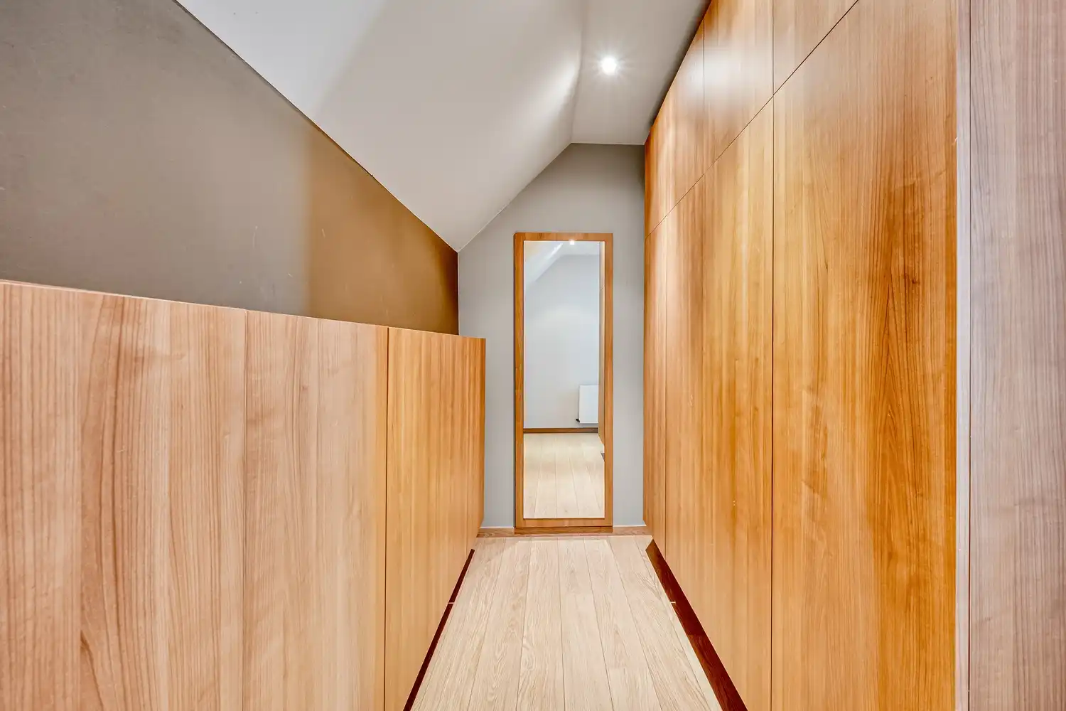 Exclusieve villa met zwembad en adembenemende polderzichten foto 34