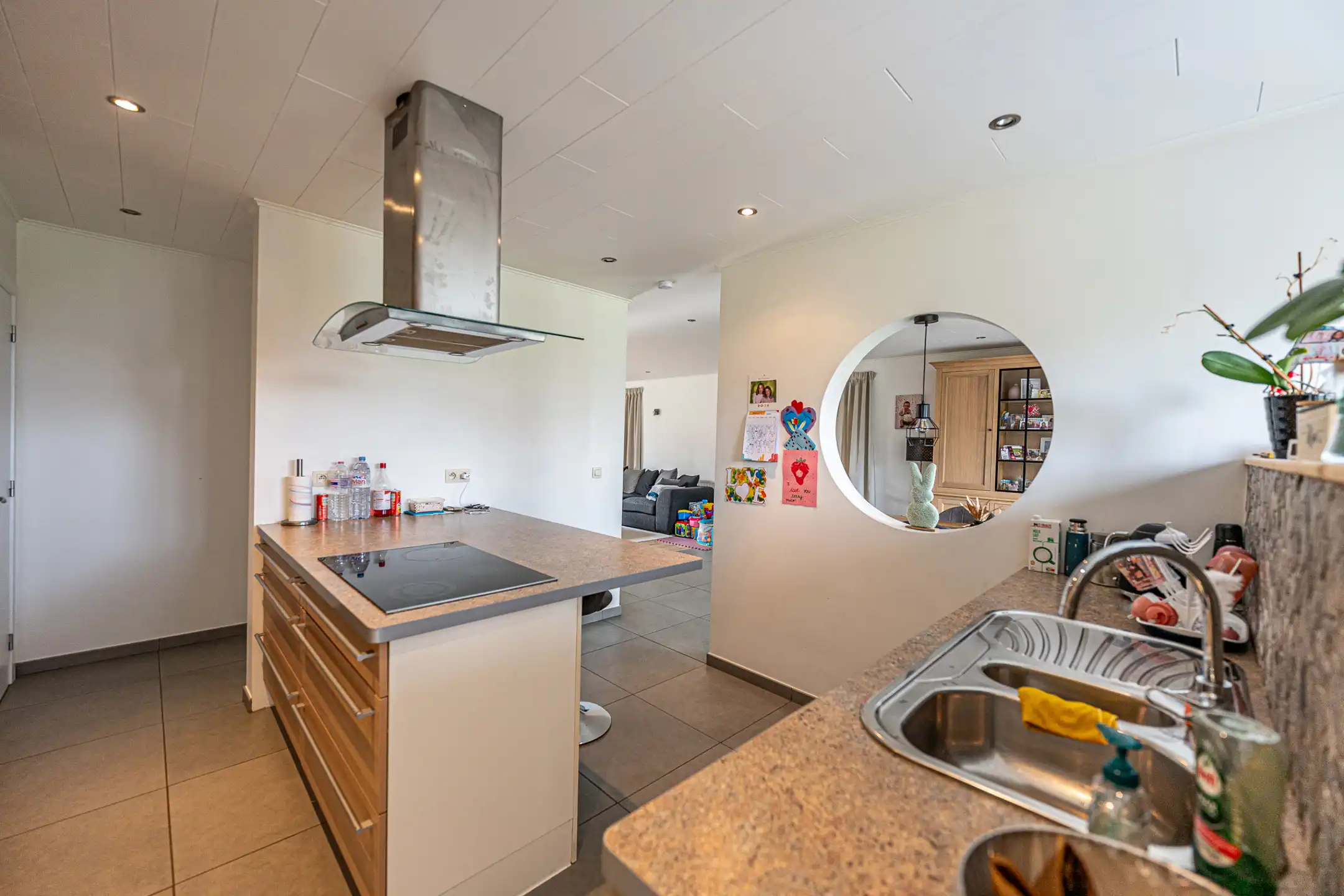 Moderne gezinswoning met inpandige garage en grote tuin. foto 10