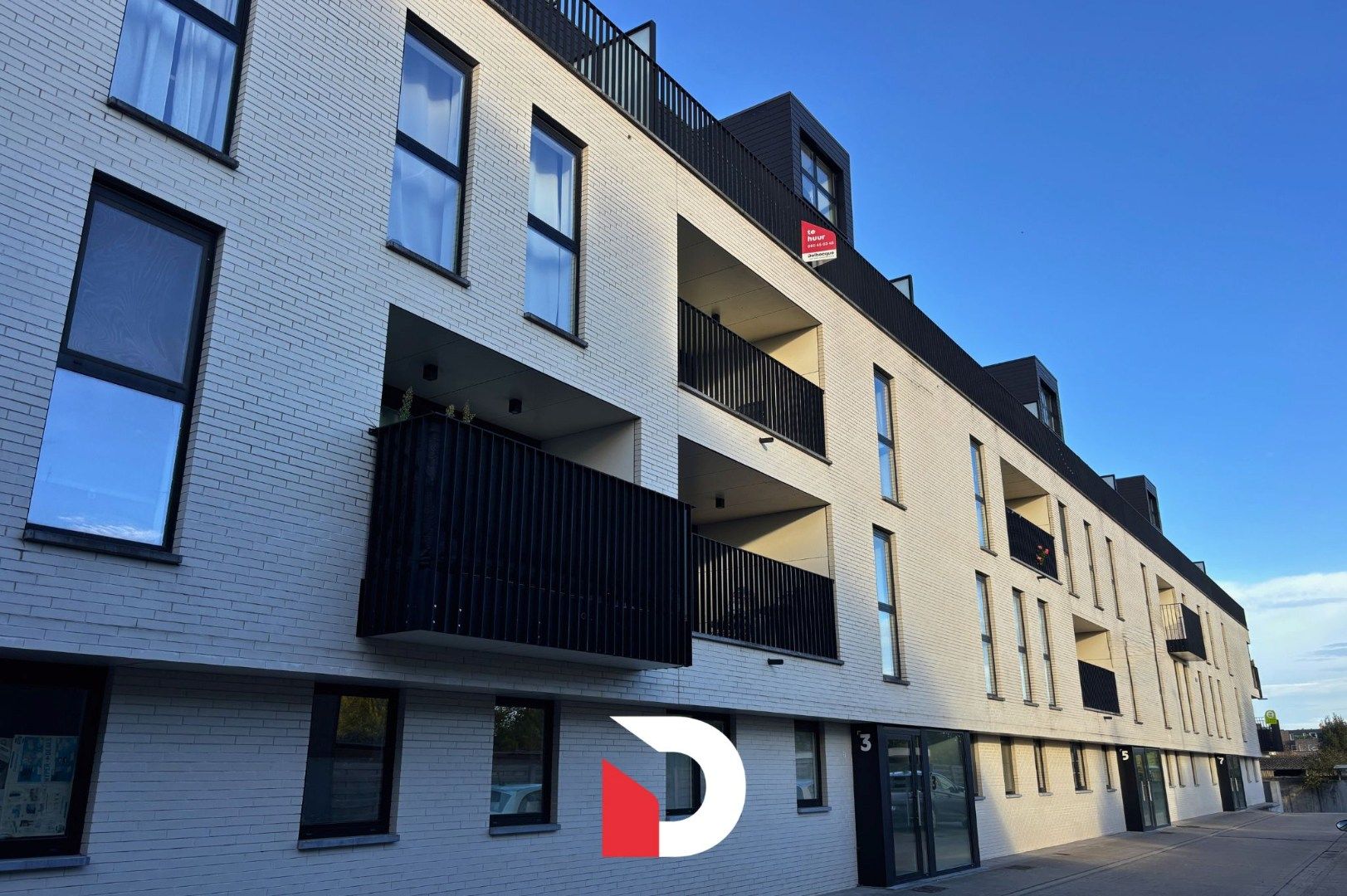 Duplex appartement met ruime terrassen en 2 slaapkamers te Beernem foto {{pictureIndex}}