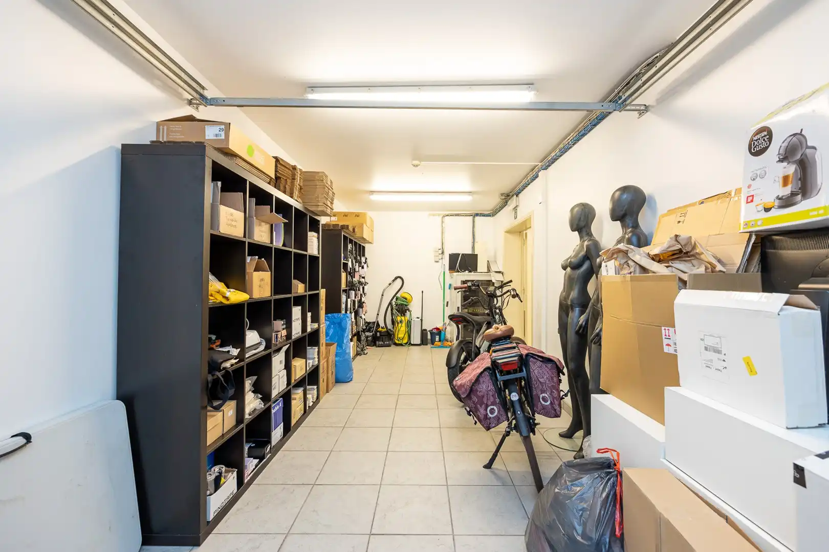 VERHUURD HANDELSPAND MET GARAGEBOX foto 5