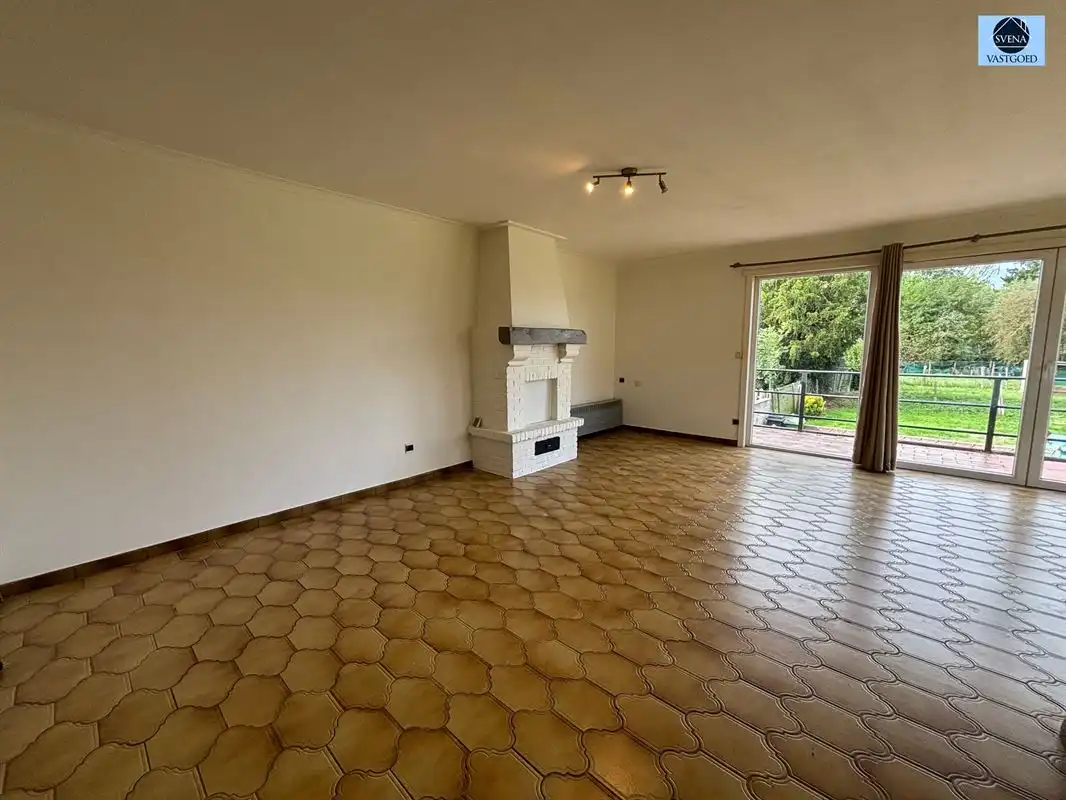 HALFOPENBEBOUWING MET 3 SLAAPKAMERS, TUIN EN GARAGE foto 7