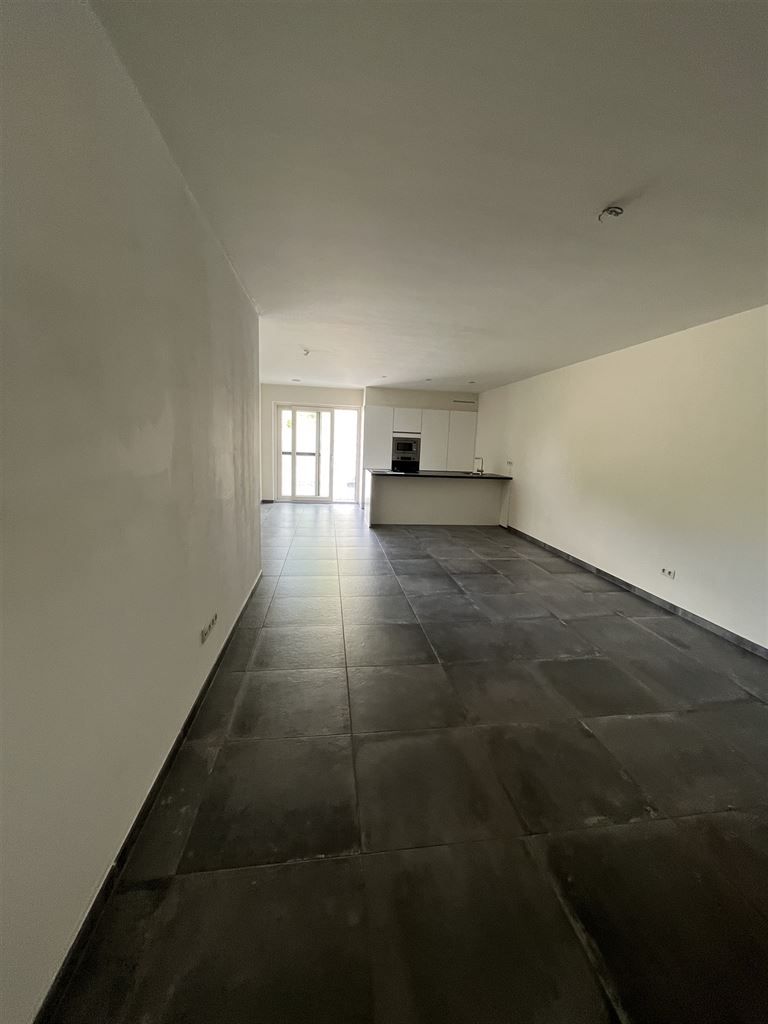 Instapklaar, gelijkvloers appartement met  2  slaapkamers, terras en autostaanplaats. foto 2