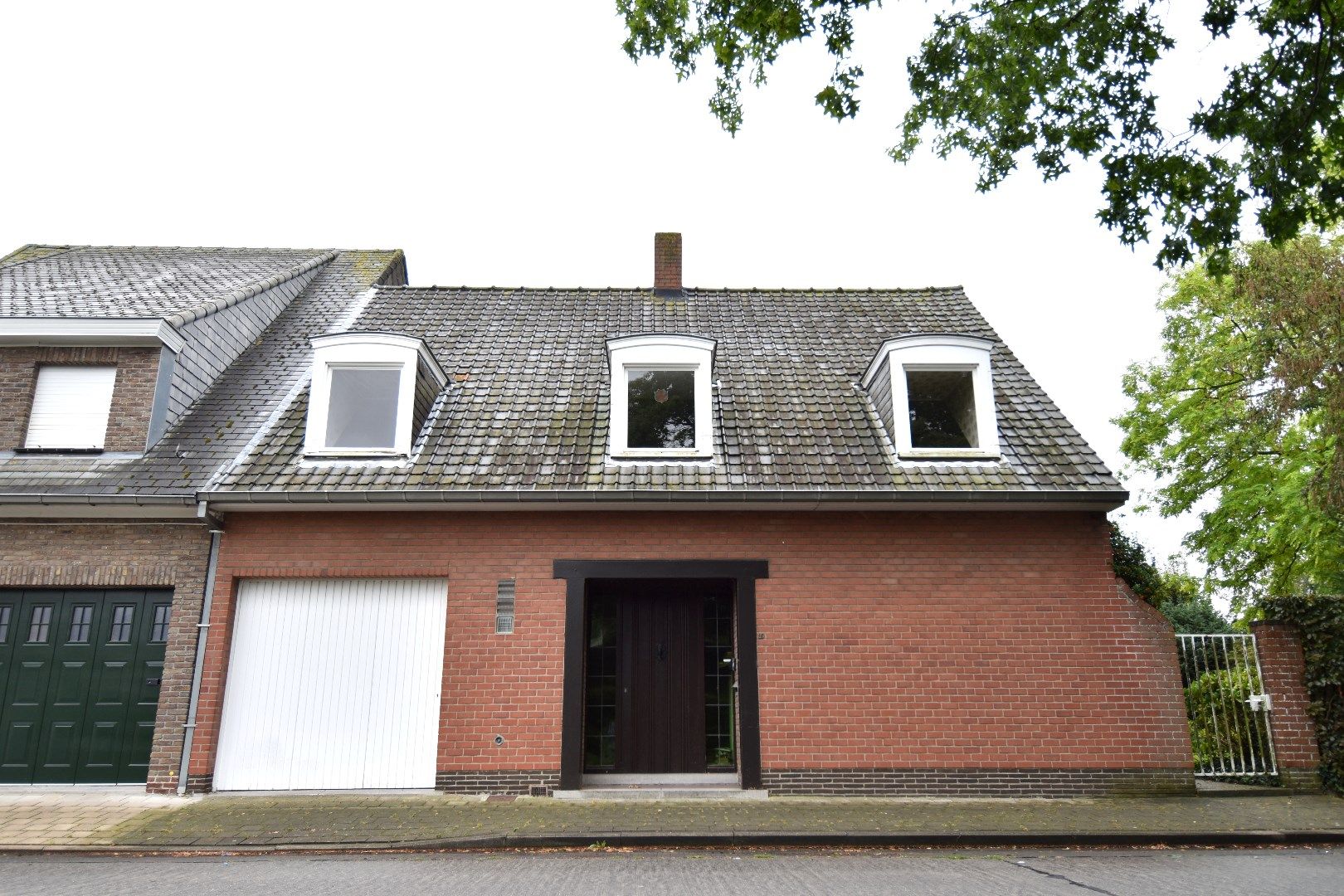 Op te frissen gezinswoning met extra perceel grond te Roeselare foto 15