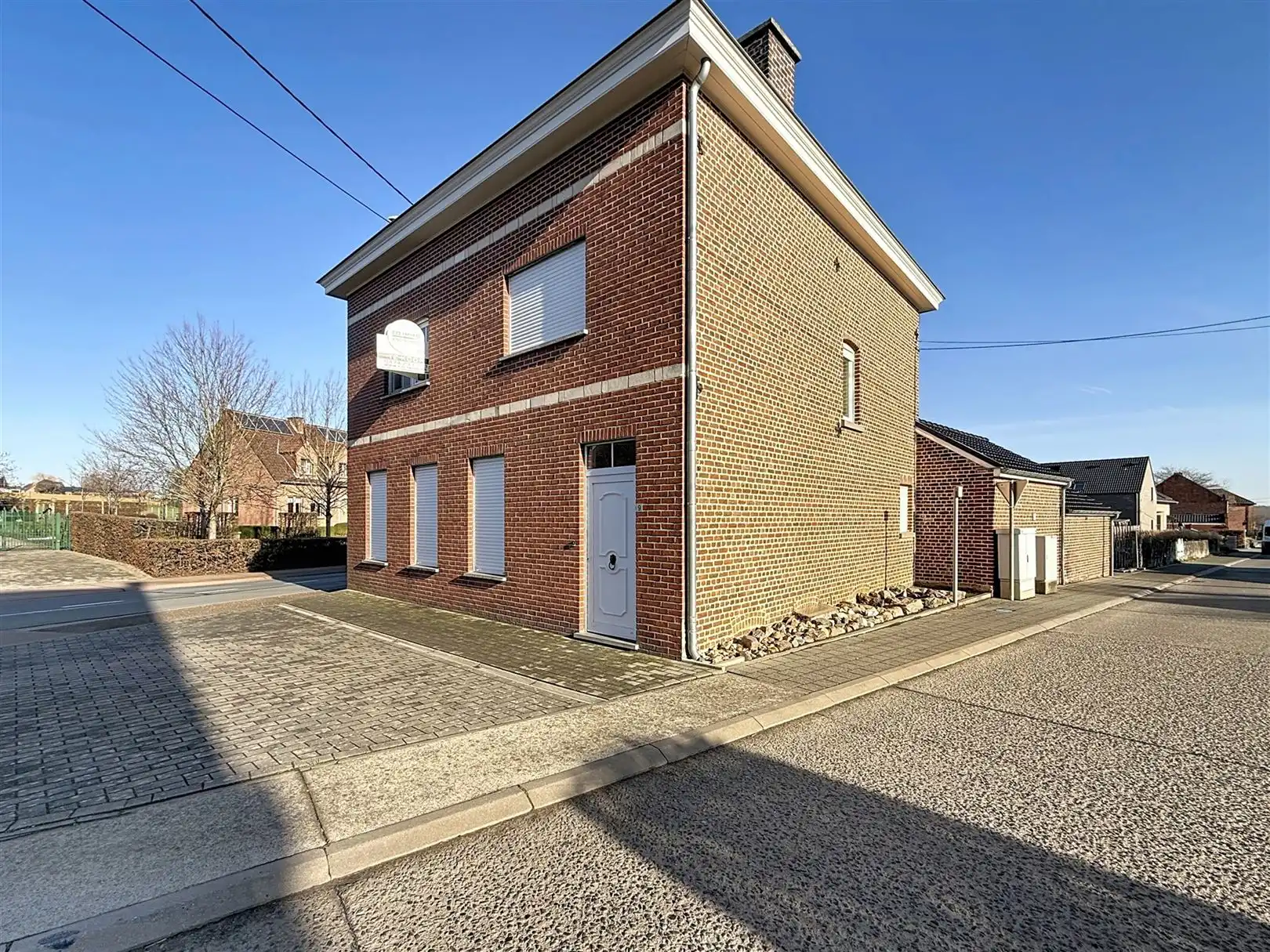 Ruime woning met 4 slpks en verhuurde studio + tuin foto 2