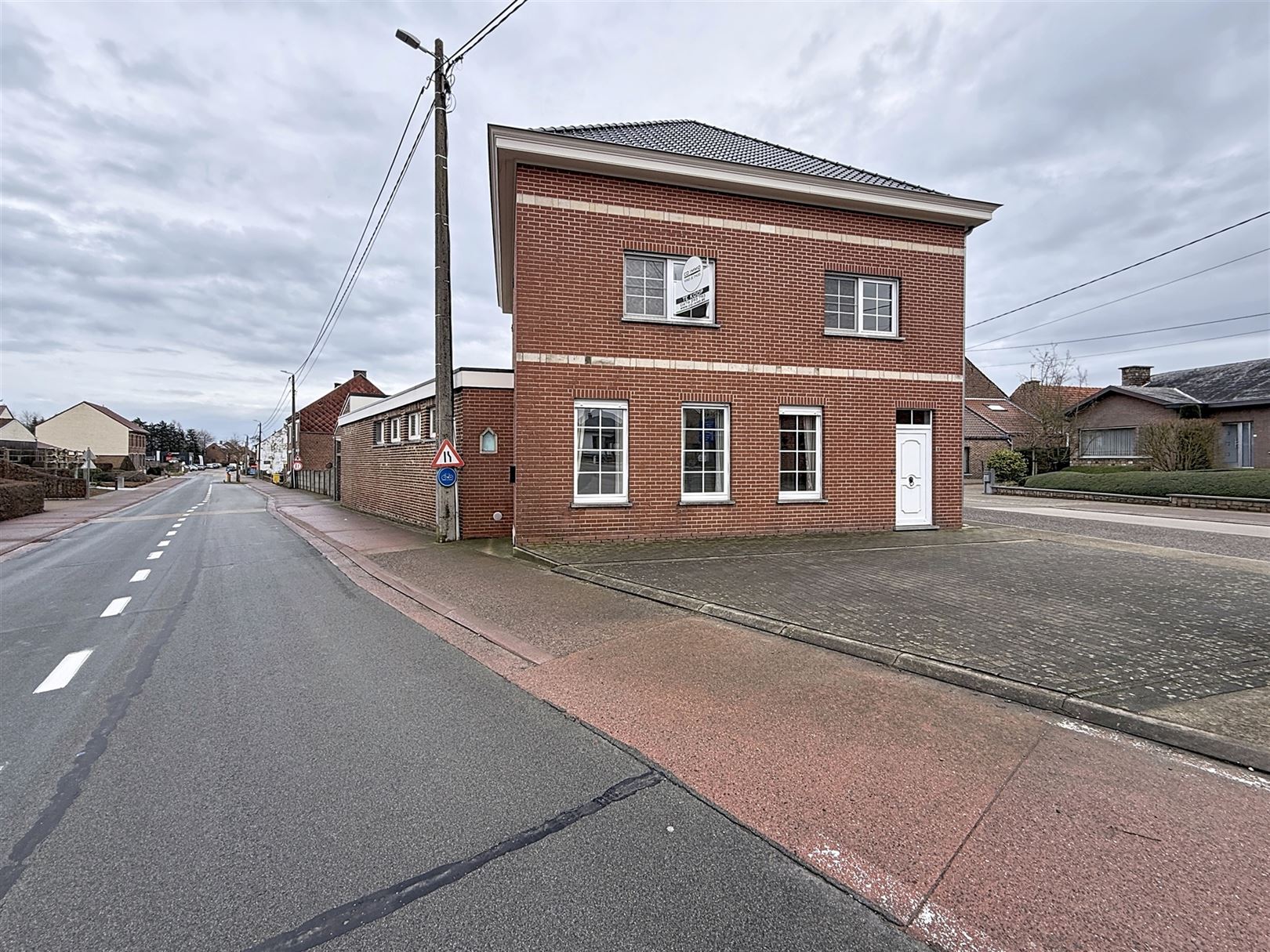 Ruime woning met 4 slpks en verhuurde studio + tuin foto 2