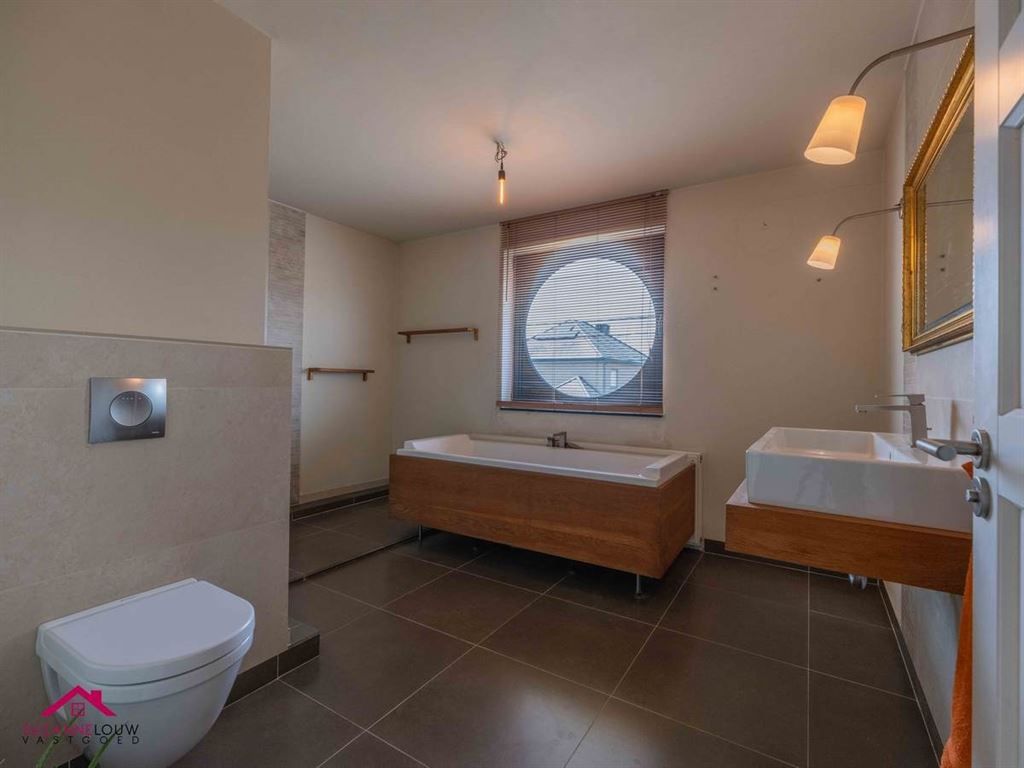 Vrijstaande gezinswoning in hedendaagse stijl foto 24