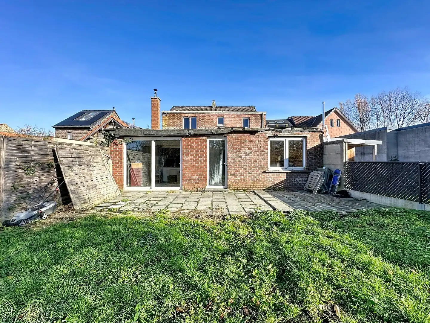 Ruime Gezinswoning met Zonnige Tuin en Renovatiepotentieel foto 18