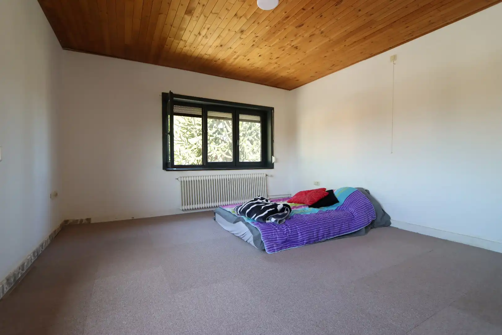 Ruime gezinswoning met bouwgrond foto 14