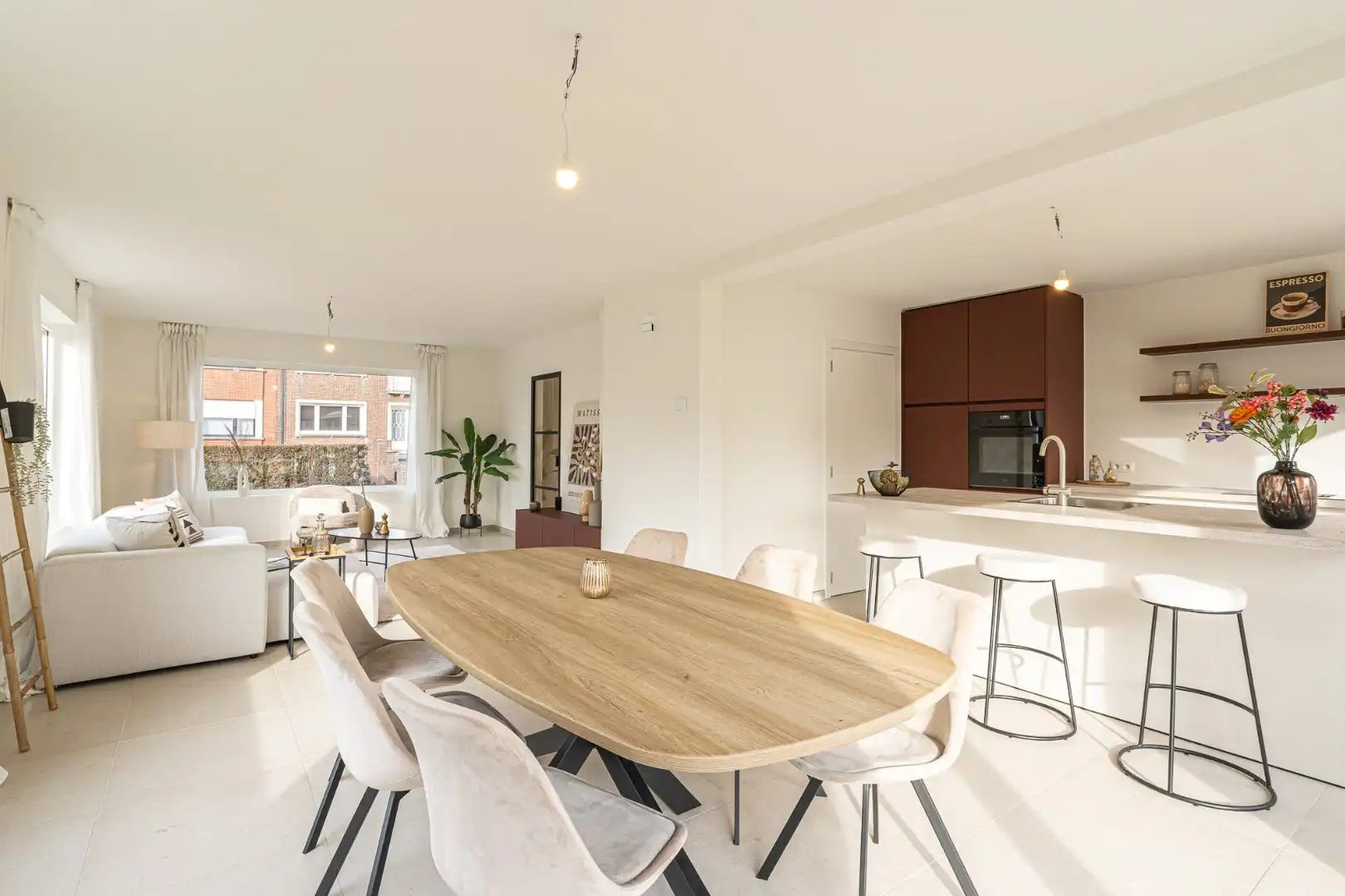 Instapklare halfopen woning met 3 slaapkamers, zonnige tuin en garage in Kortrijk-centrum foto 3