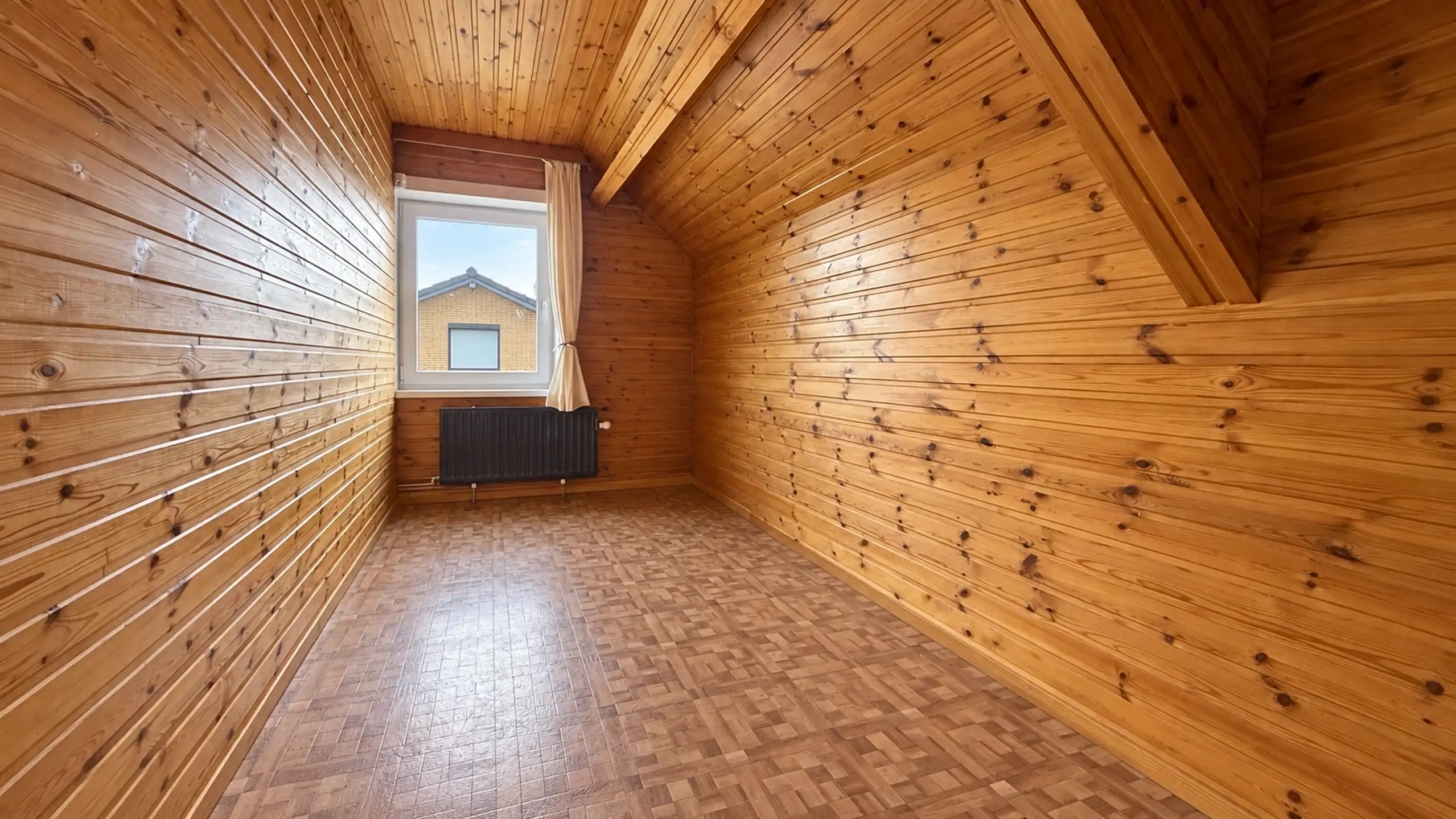 Ruime gezinswoning op 8 are met 5 slaapkamers op toplocatie! foto 32