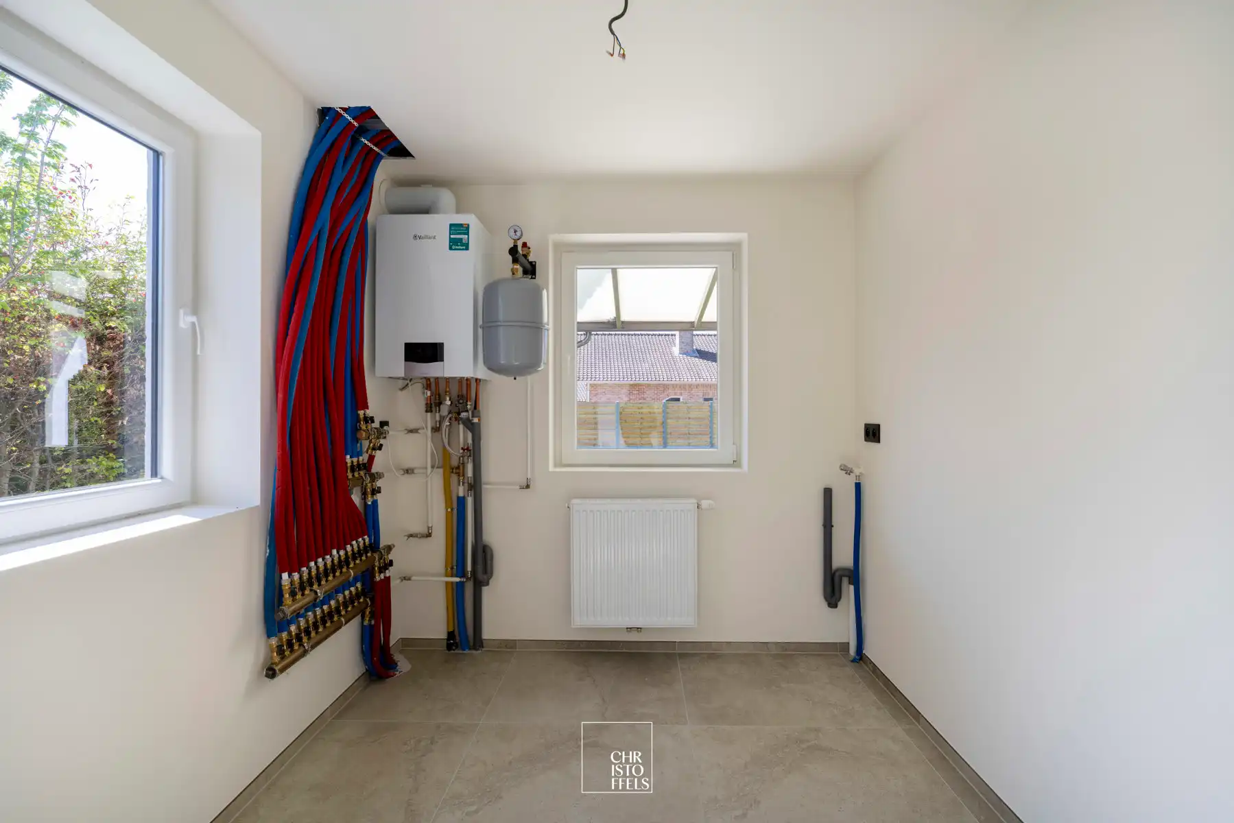 Ruime, volledig gerenoveerde gezinswoning met tuin op een ideale locatie! foto 12