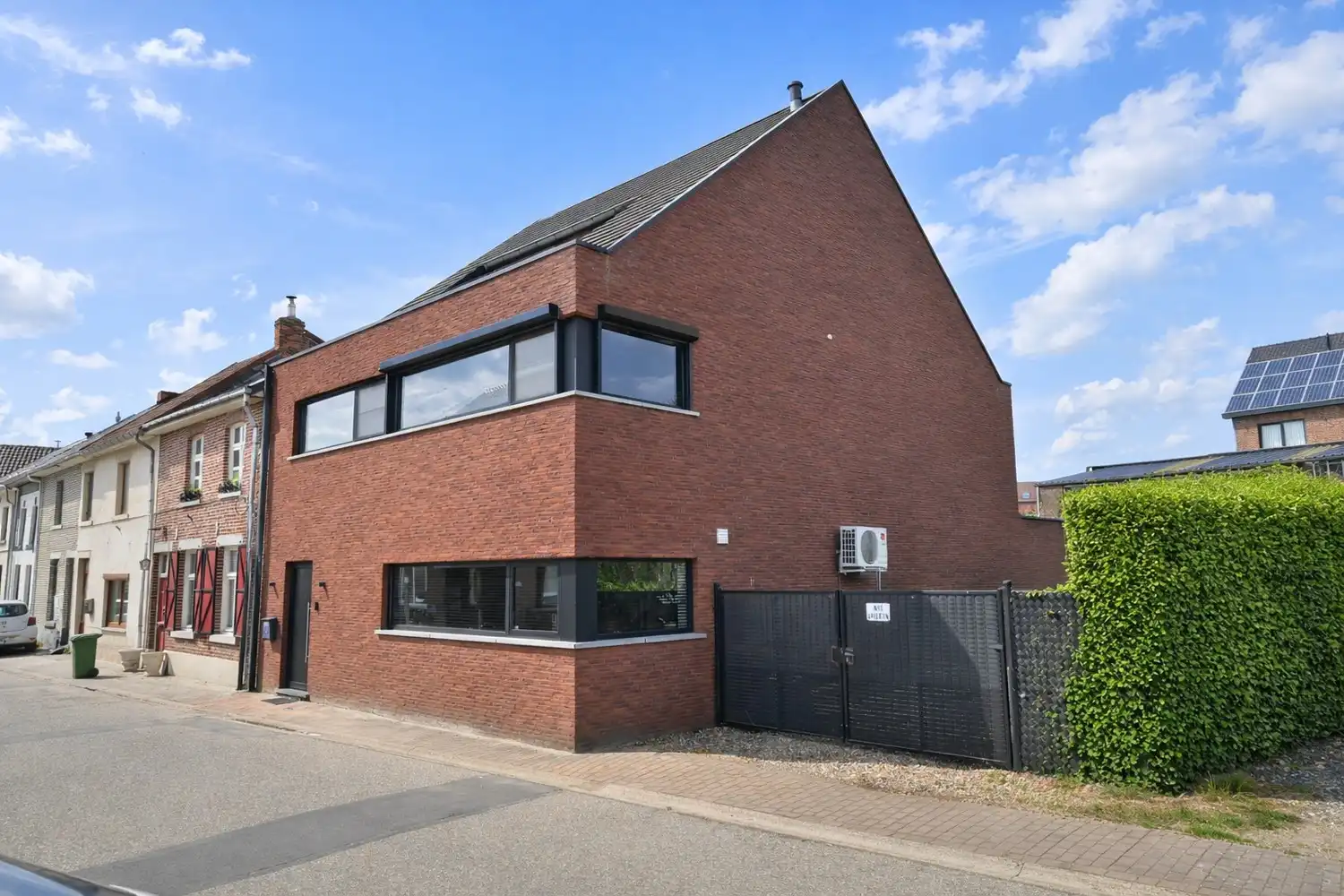 Exclusief wonen in alle rust, op wandelafstand van de Maas, met 3 slaapkamers, zonnig terras en een uitstekende ligging nabij Maastricht foto 2