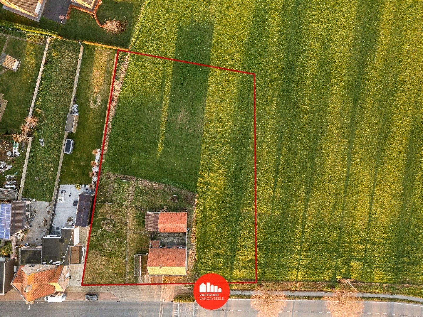 Perceel bouwgrond op rustige ligging in Zuidschote met open zicht over de velden. foto {{pictureIndex}}