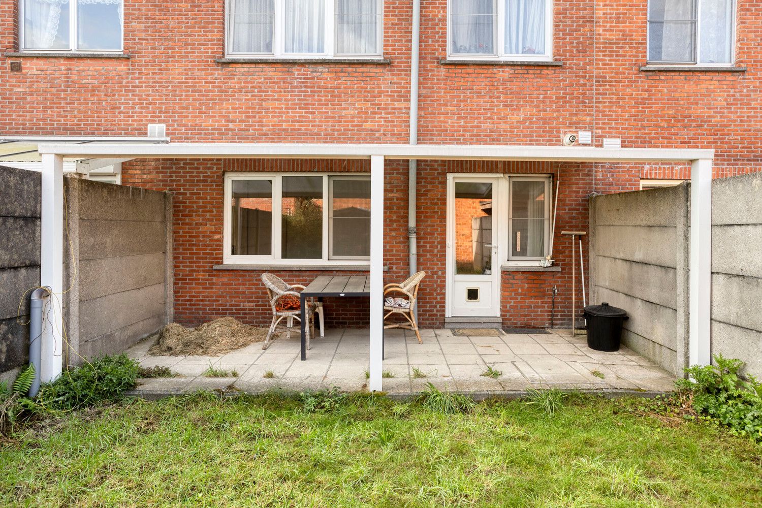 Rustig gelegen gelijkvloers APP met 2 slks en tuin! foto 26