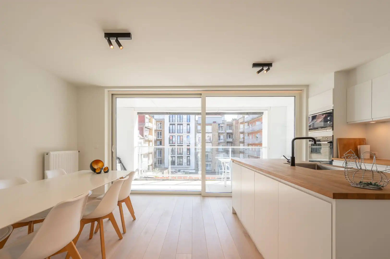 Uitzonderlijk ruime triplex met 4 slaapkamers gelegen in het centrum van Knokke. foto 2