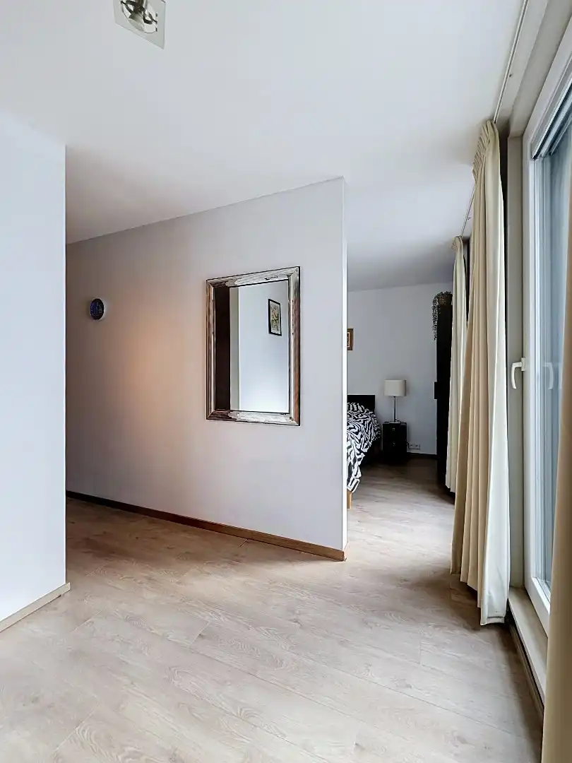 Lichtrijk woonappartement met ruim terras vlak bij zee.  foto 17