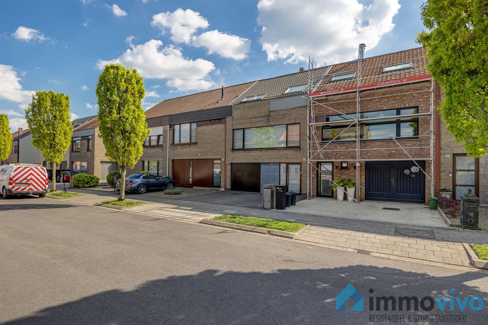 Instapklare gezinswoning met 4 slaapkamers, 2 badkamers, garage en zuidgerichte tuin op een toplocatie foto 2