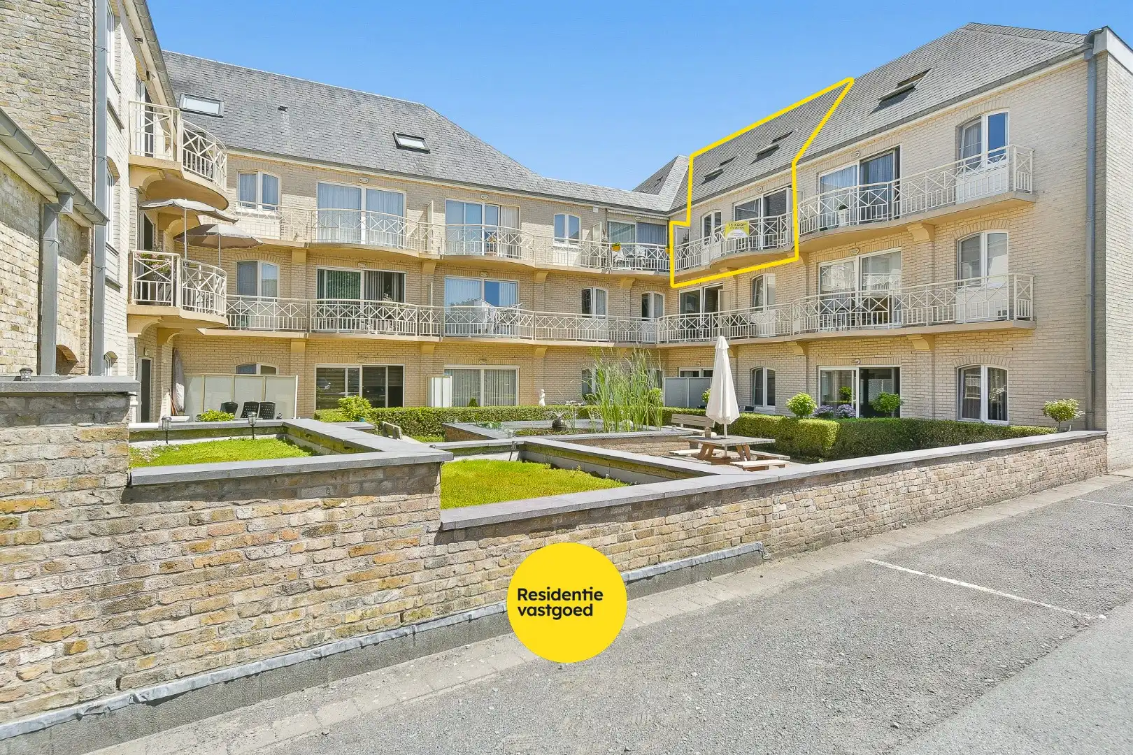 Duplex-appartement in rustige residentie met twee slaapkamers en terras foto 17
