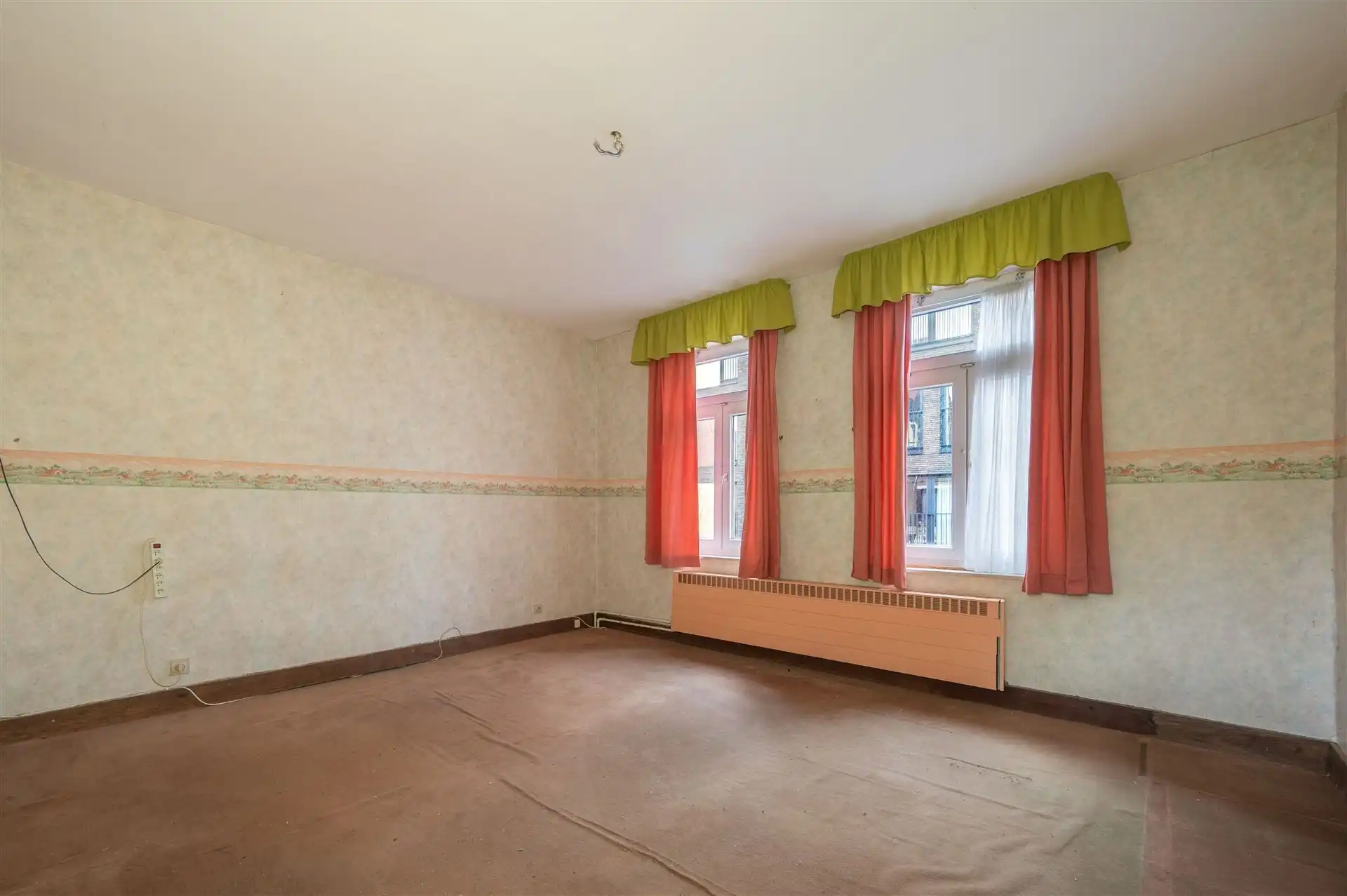 Te renoveren huis met 3 ruime kamers foto 11