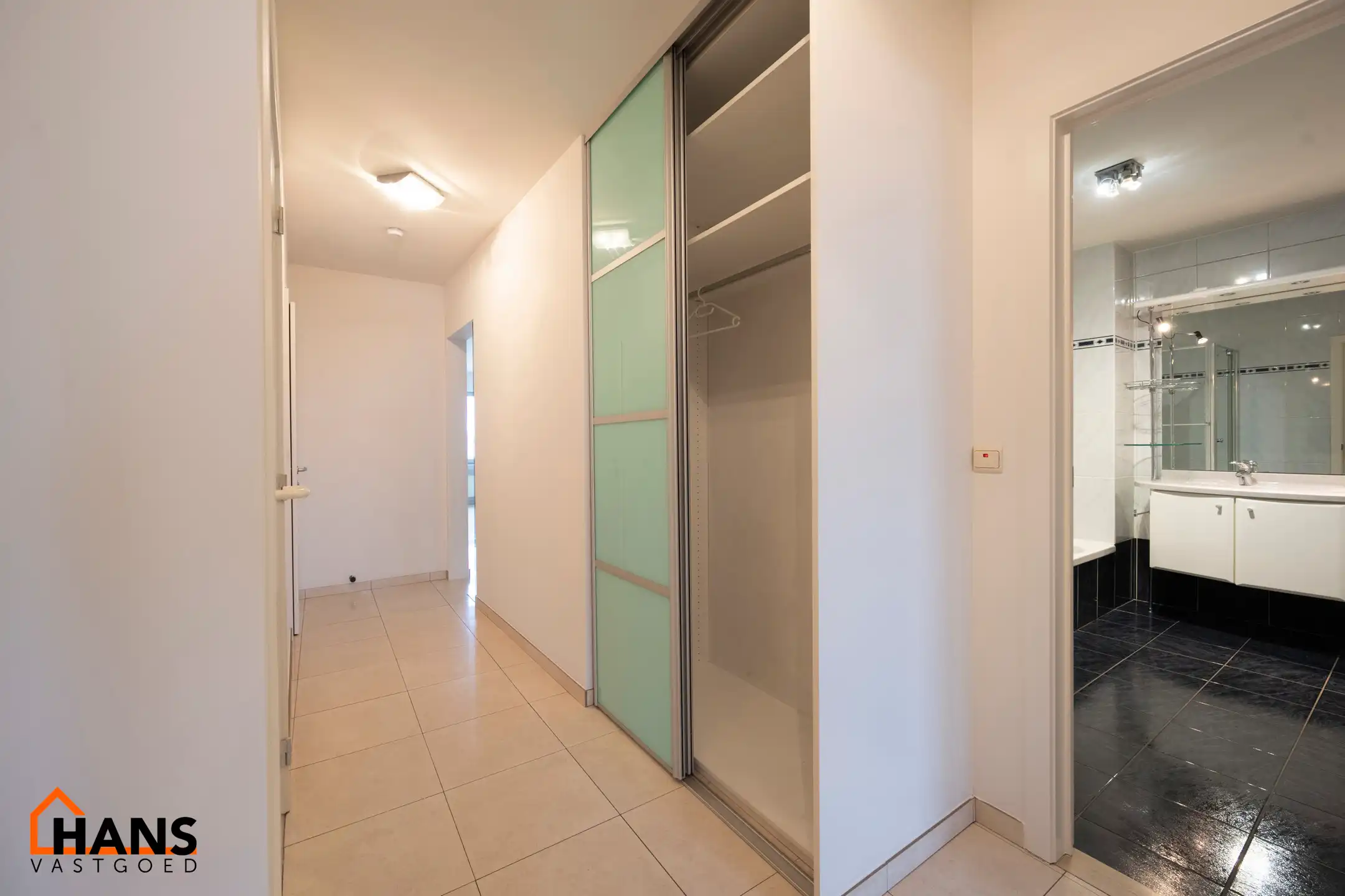 Tof appartement op de 4de verdieping met lift. foto 6