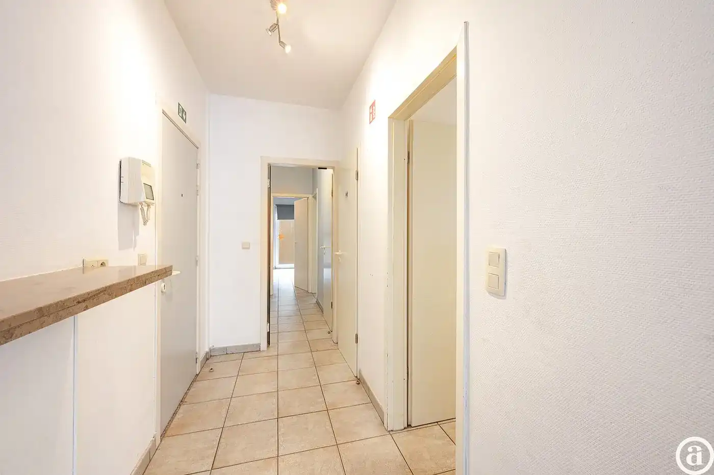 Te renoveren gelijkvloers appartement op topligging nabij het Rubensplein.  foto 9