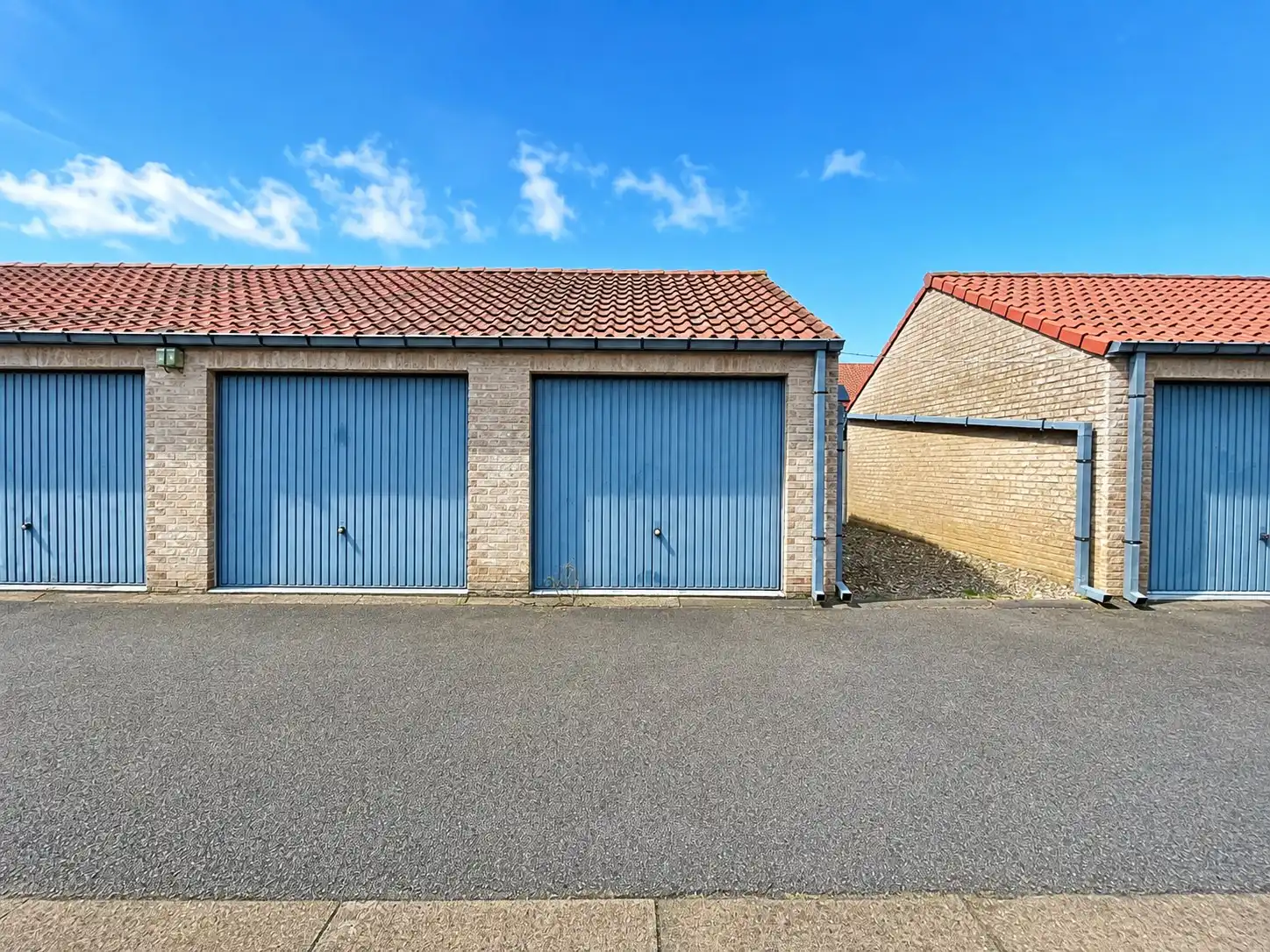 Gesloten garagebox te Lissewege foto 2