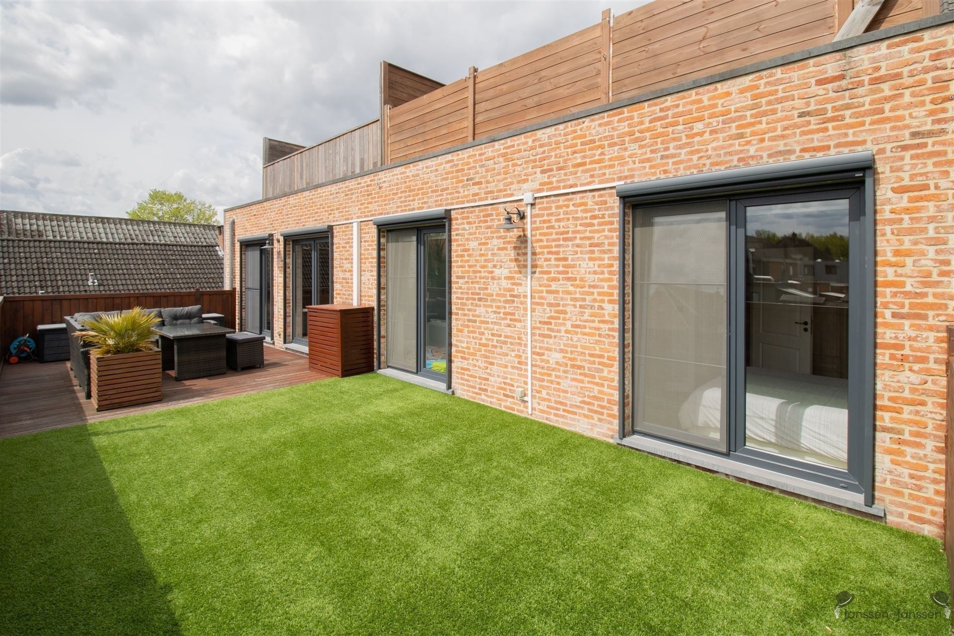 Modern appartement van 82 m² op de eerste verdieping met Zuidoost gericht terras van 55 m² foto 12
