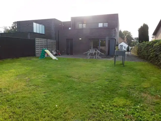 Rustig gelegen gezinswoning met 3 slpks, tuin en carport foto 18