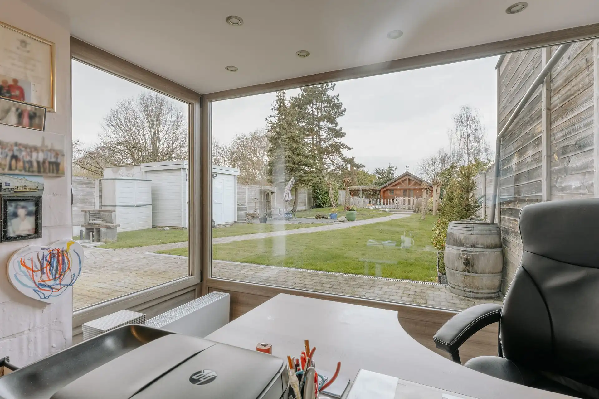 Stijlvolle halfopen woning met grote tuin en zwembad! foto 8