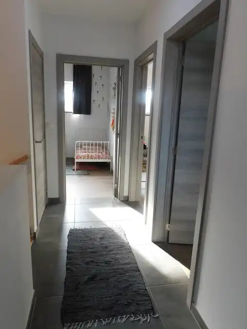 Rustig gelegen gezinswoning met 3 slpks, tuin en carport foto 9