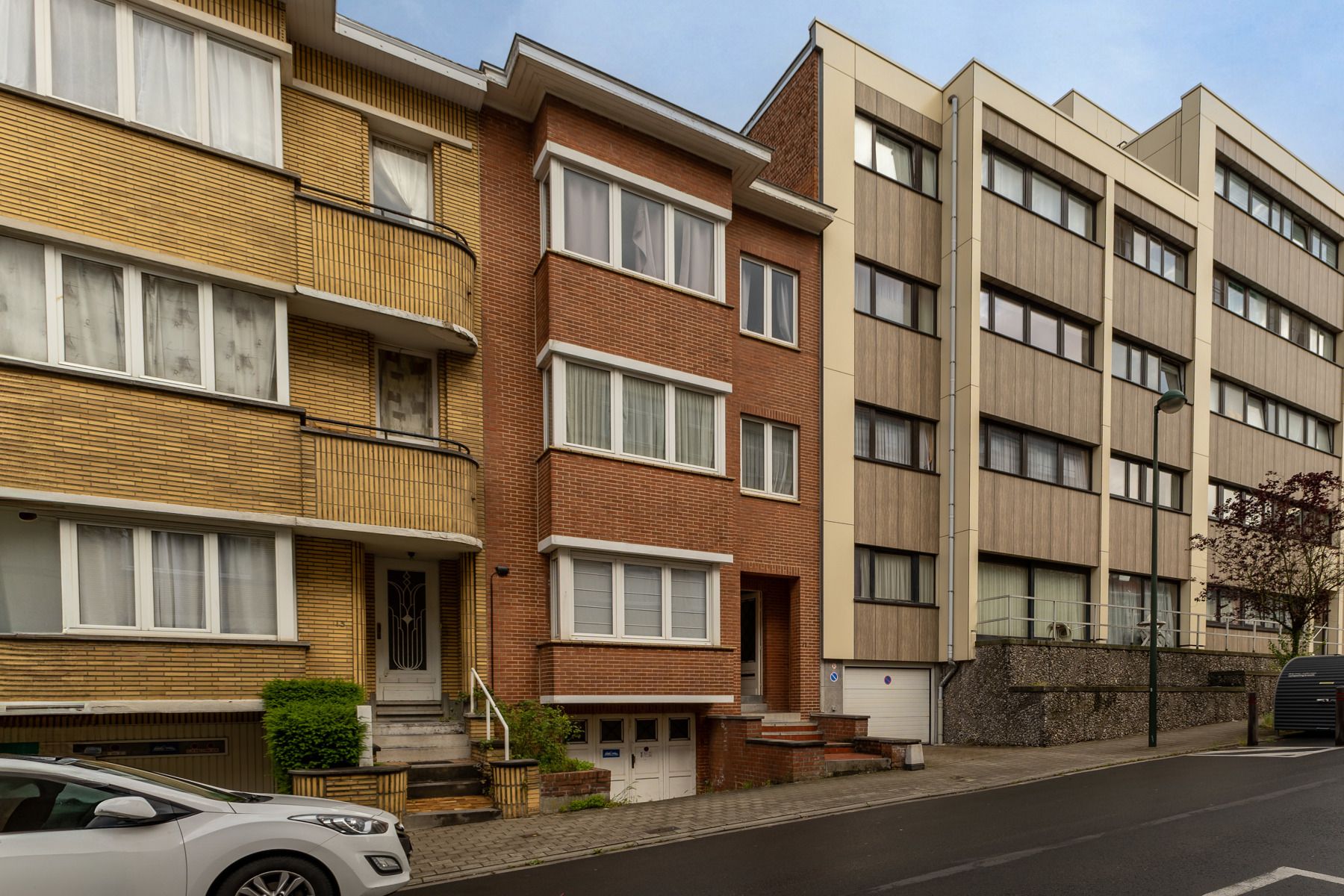 Opbrengsteigendom bestaande uit 3 appartementen en garage foto {{pictureIndex}}