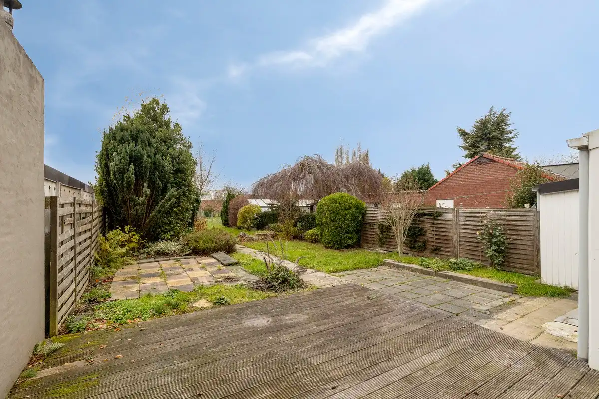 Te renoveren woning met 4 slaapkamers en garage! foto 14