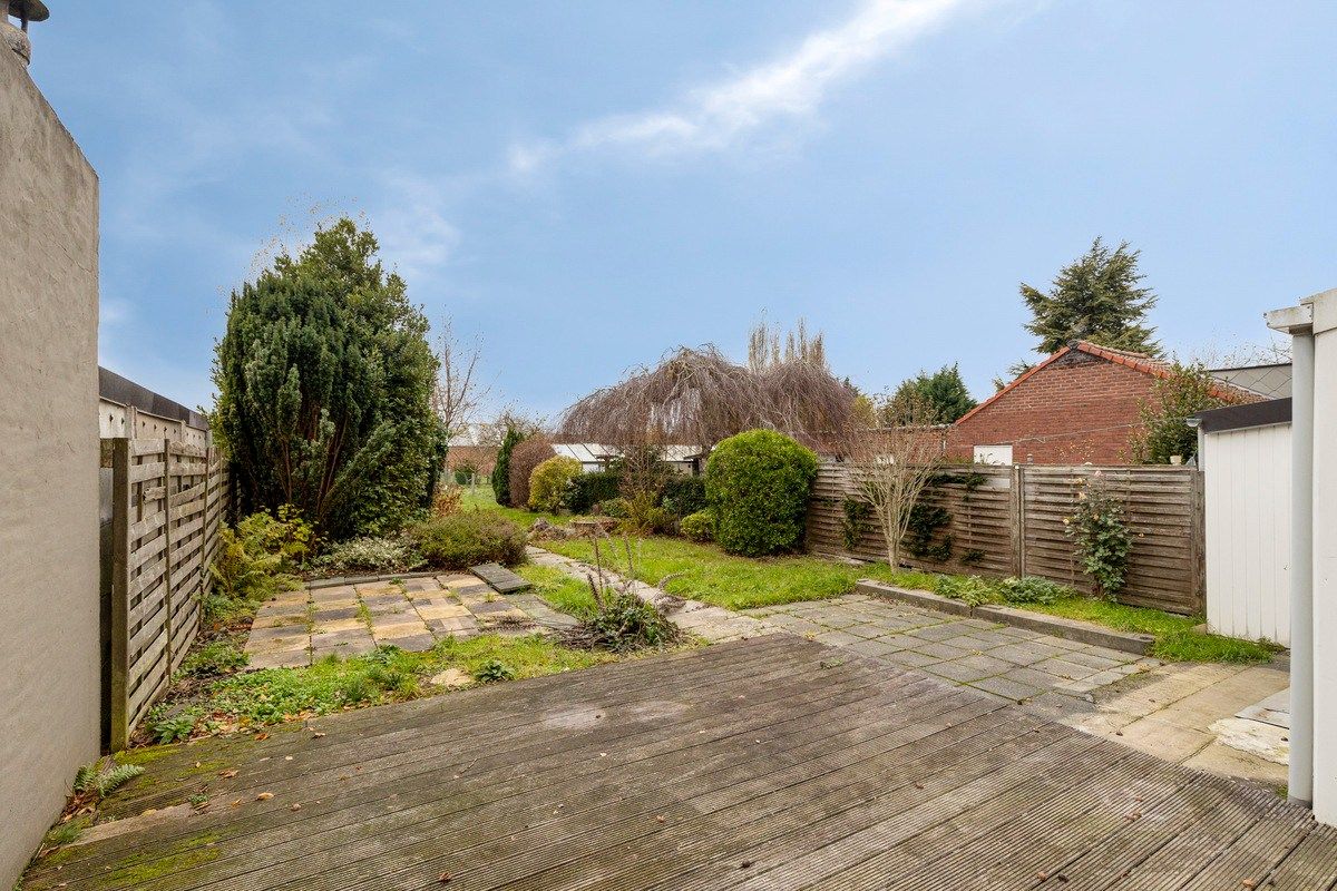 Te renoveren woning met 4 slaapkamers en garage! foto 14