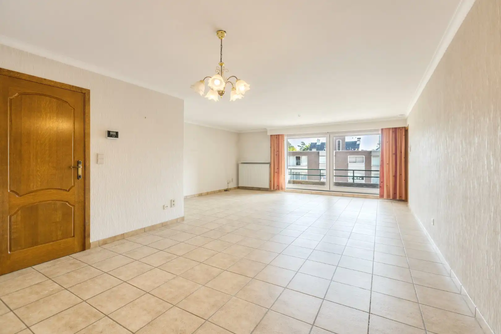 Centraal gelegen appartement met 3 slaapkamers en ruime garage !  foto 4