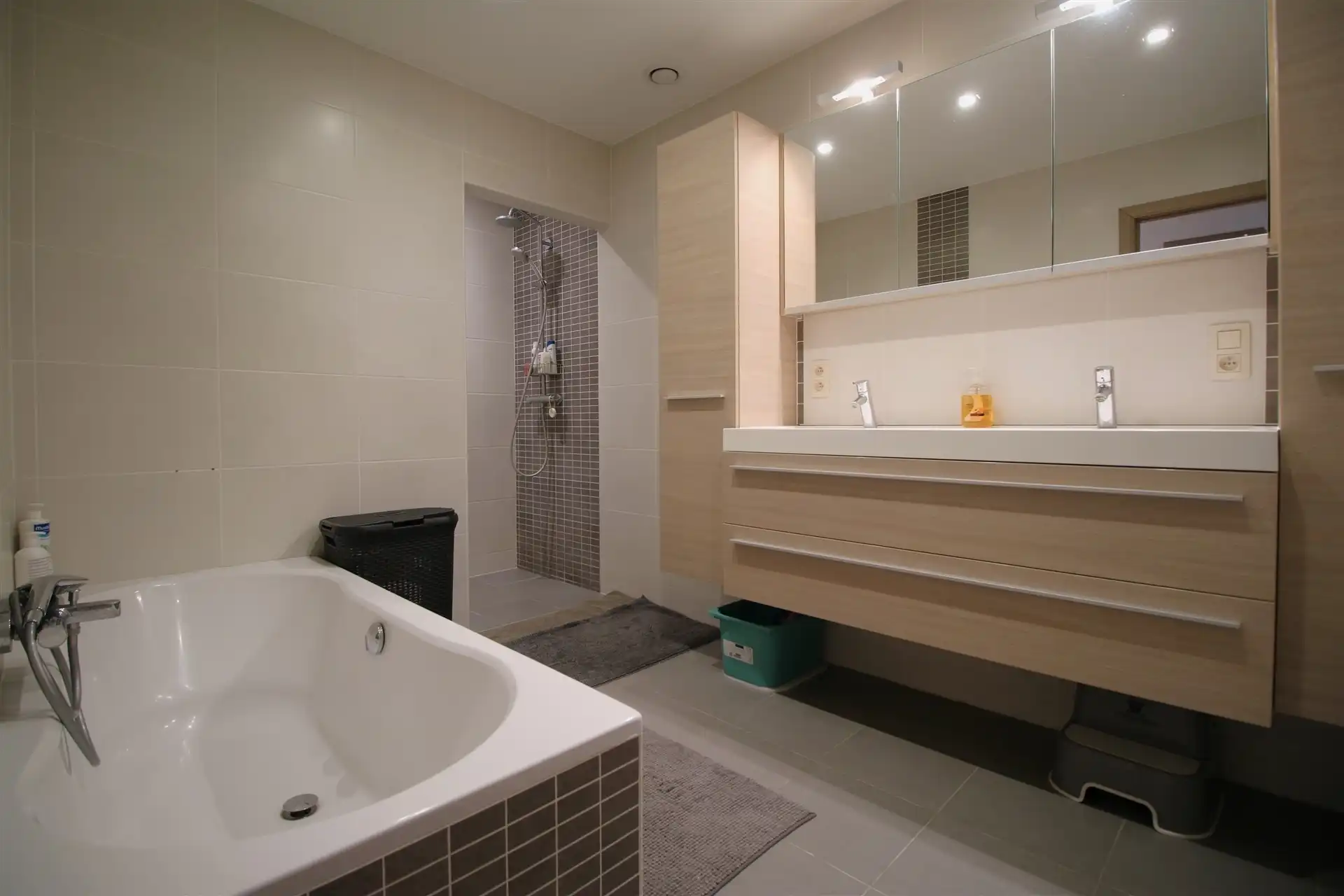 Ruime energiezuinige woning 4 slpk en tuin foto 11