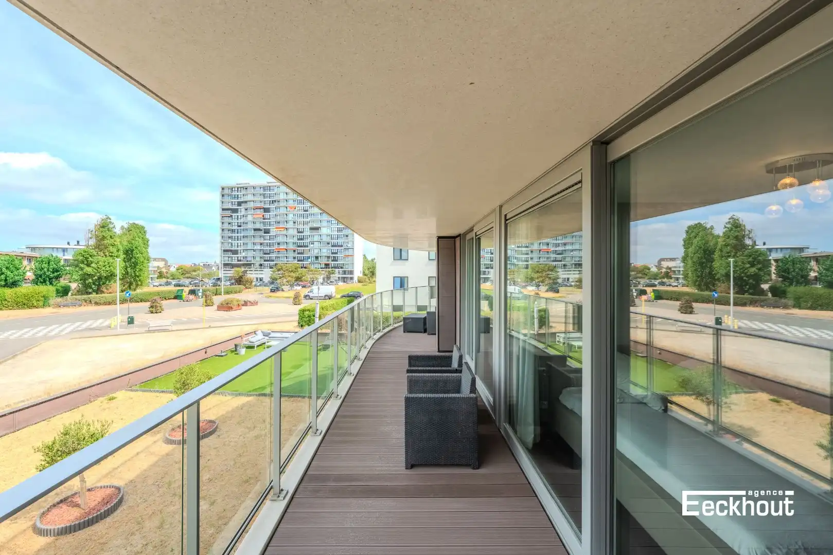 Instapklaar & modern appartement met zonneterras en garagebox! foto 2