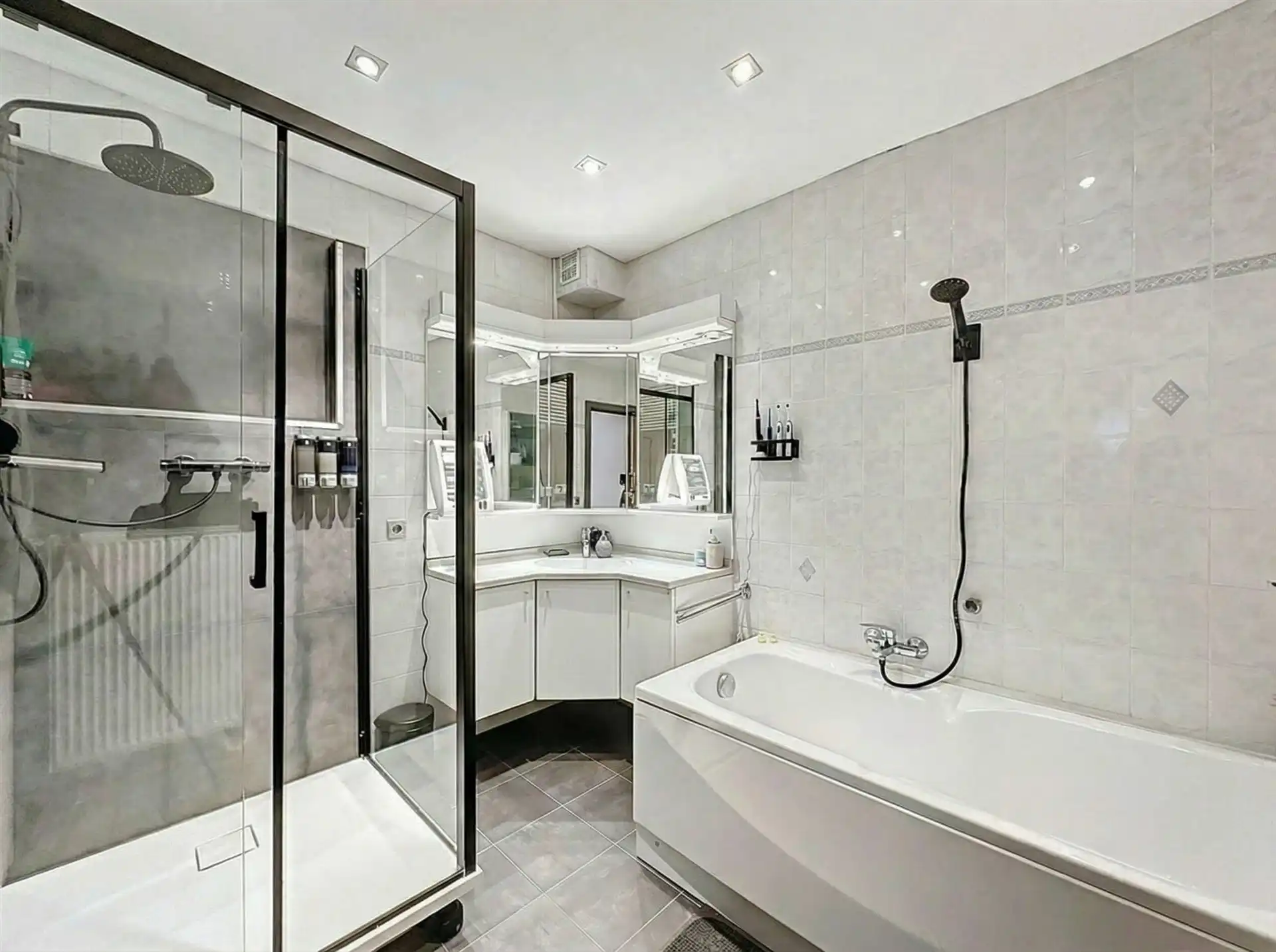 Recente half-open bebouwing met 4 slaapkamers gelegen in zeer aantrekkelijke wijk foto 18