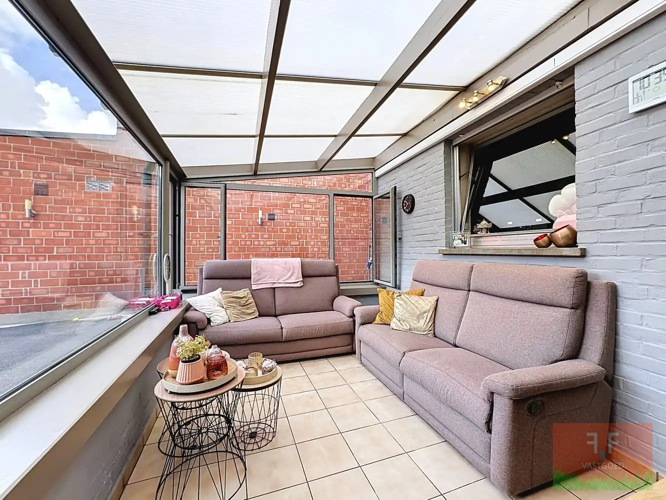 Halfopen bebouwing met 5 slaapkamers, ruime garage en grote tuin te Bavegem foto 14