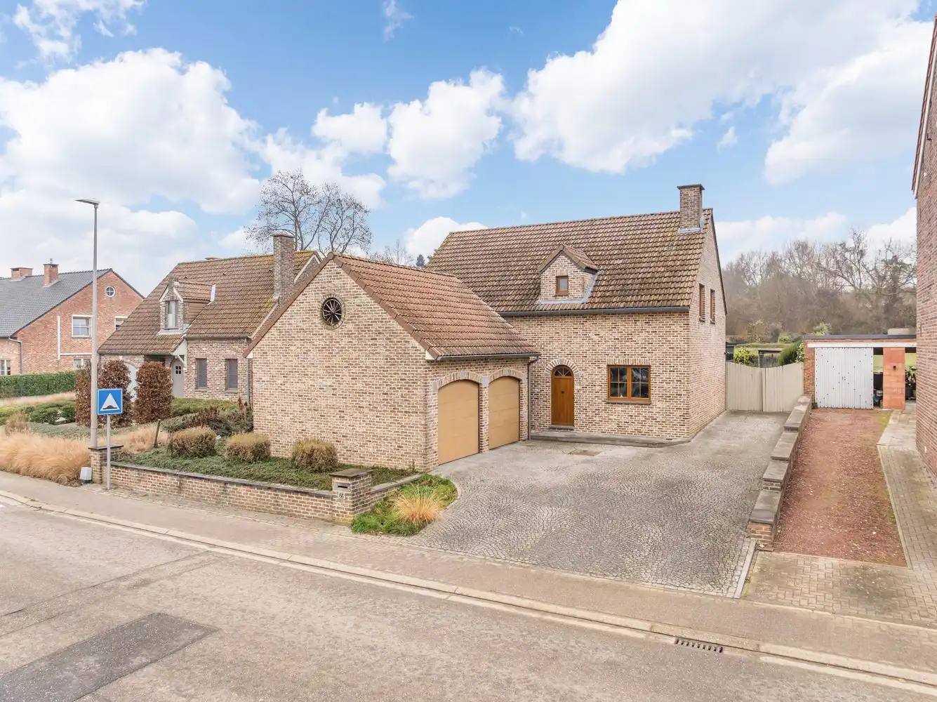 Eengezinswoning met 4 slaapkamers, dubbele garage en zuidoost gerichte tuin in Halmaal foto 23