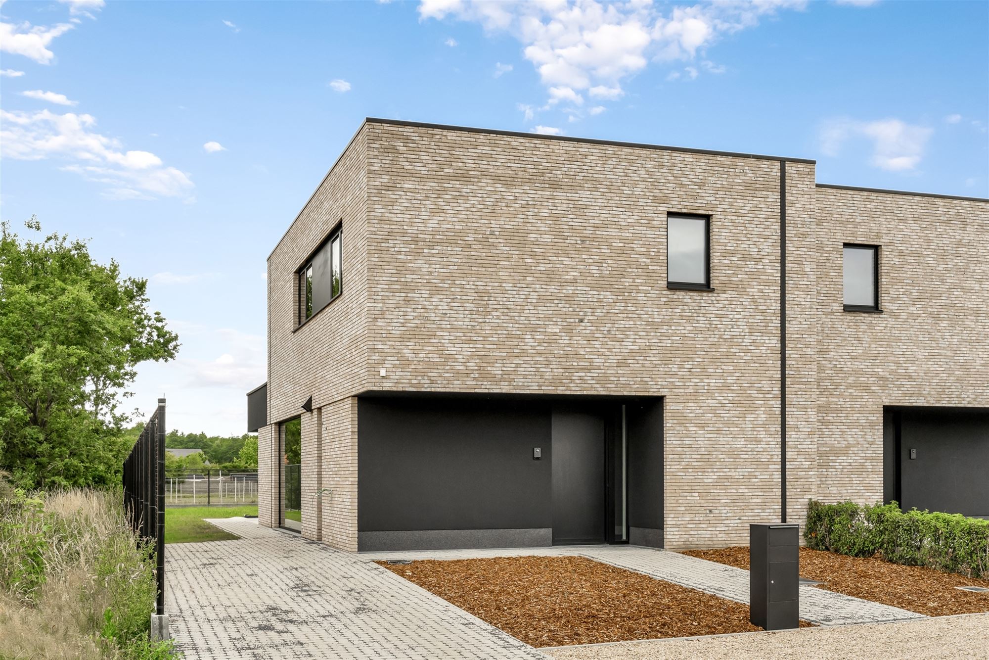 ()=>{if(producerUpdateValueVersion(node),producerAccessed(node),node.value===ERRORED)throw node.error;return node.value} Langestraat 21B - 3580 BERINGEN