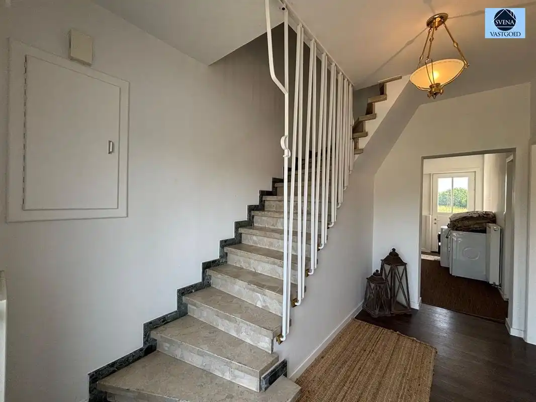 VERNIEUWDE WONING MET 4 SLAAPKAMERS EN TUIN  foto 2