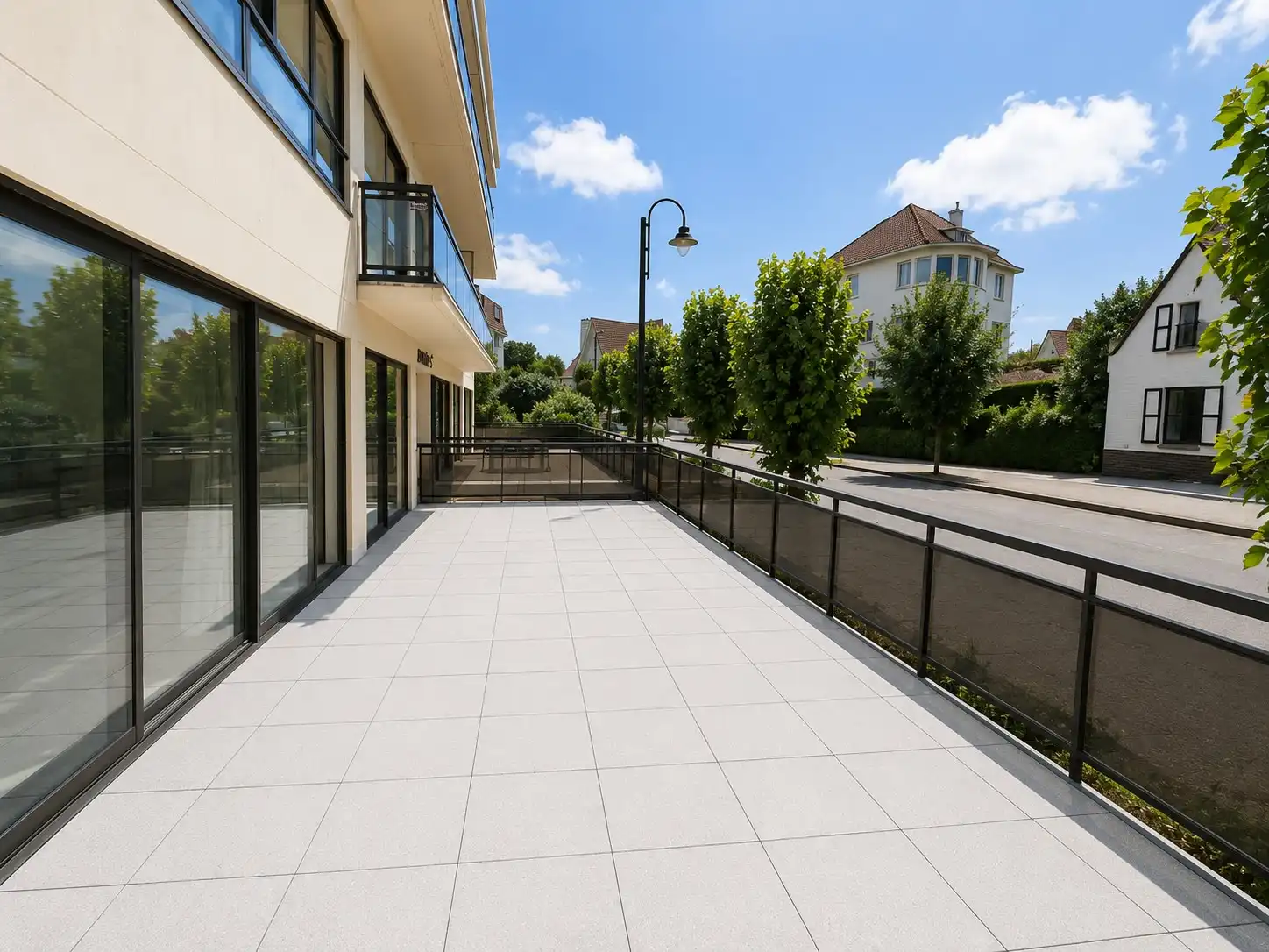 Ruim gelijkvloers appartement te koop met uitzonderlijk zonneterras in de gegeerde Concessie van De Haan. foto 9