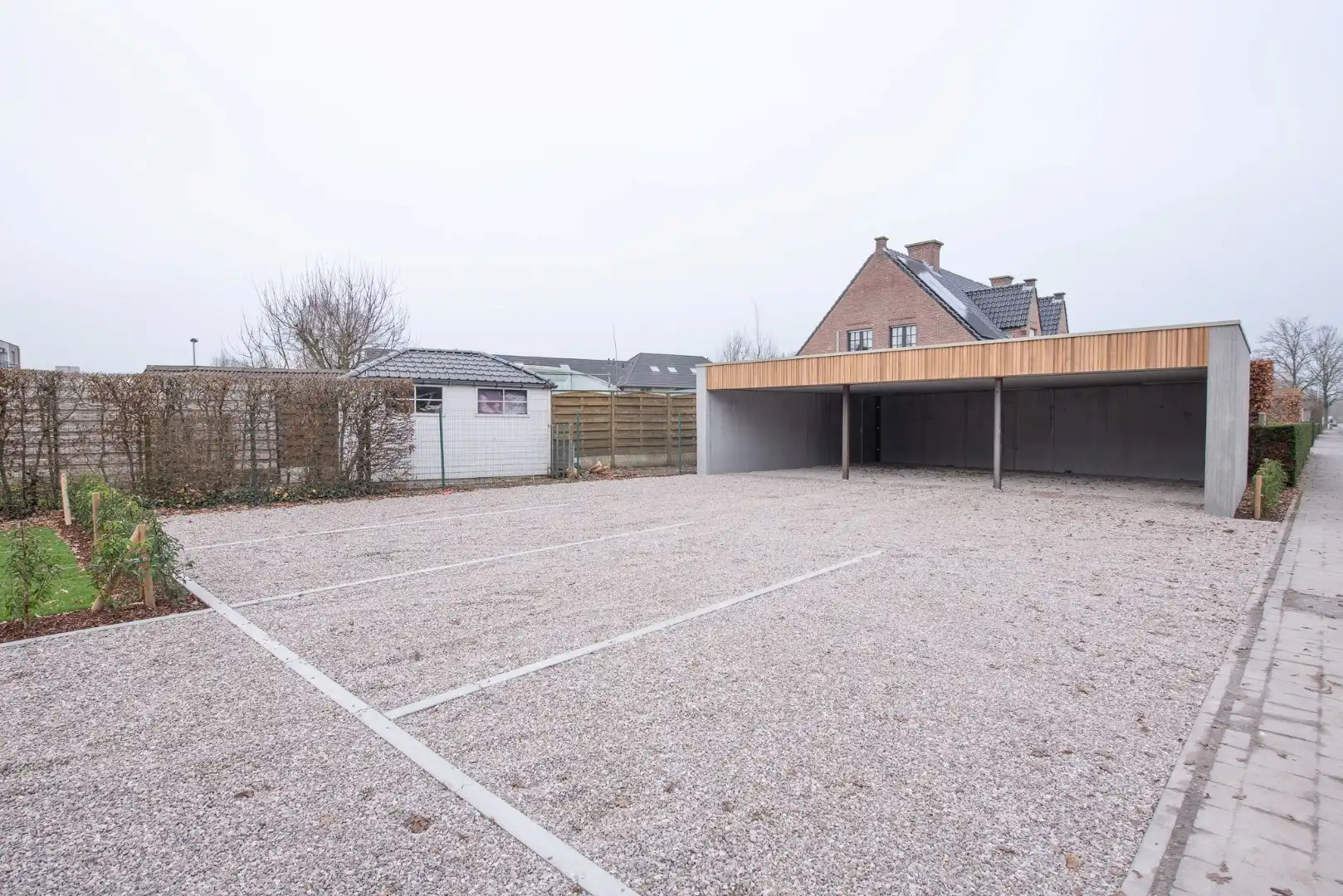 Casco Handelsruimte van 225m² op zeer commerciële ligging te Wielsbeke. foto 3