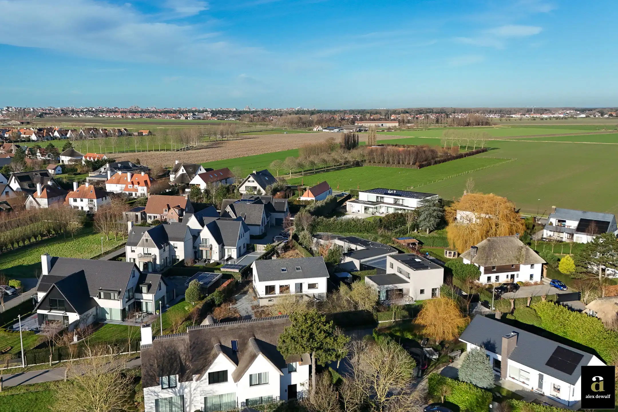 Villa op 1.097 m² in rustige residentiële wijk Knokke foto {{pictureIndex}}